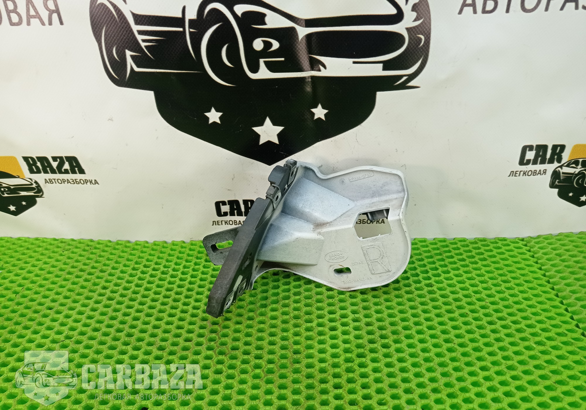 BJ3216A142AA Кронштейн переднего правого крыла для Land Rover Range Rover Evoque (с 2011)