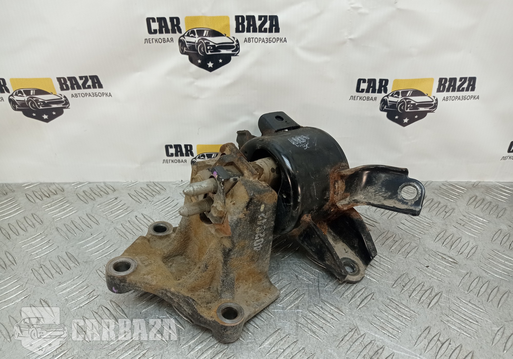 218301R000 Опора КПП левая