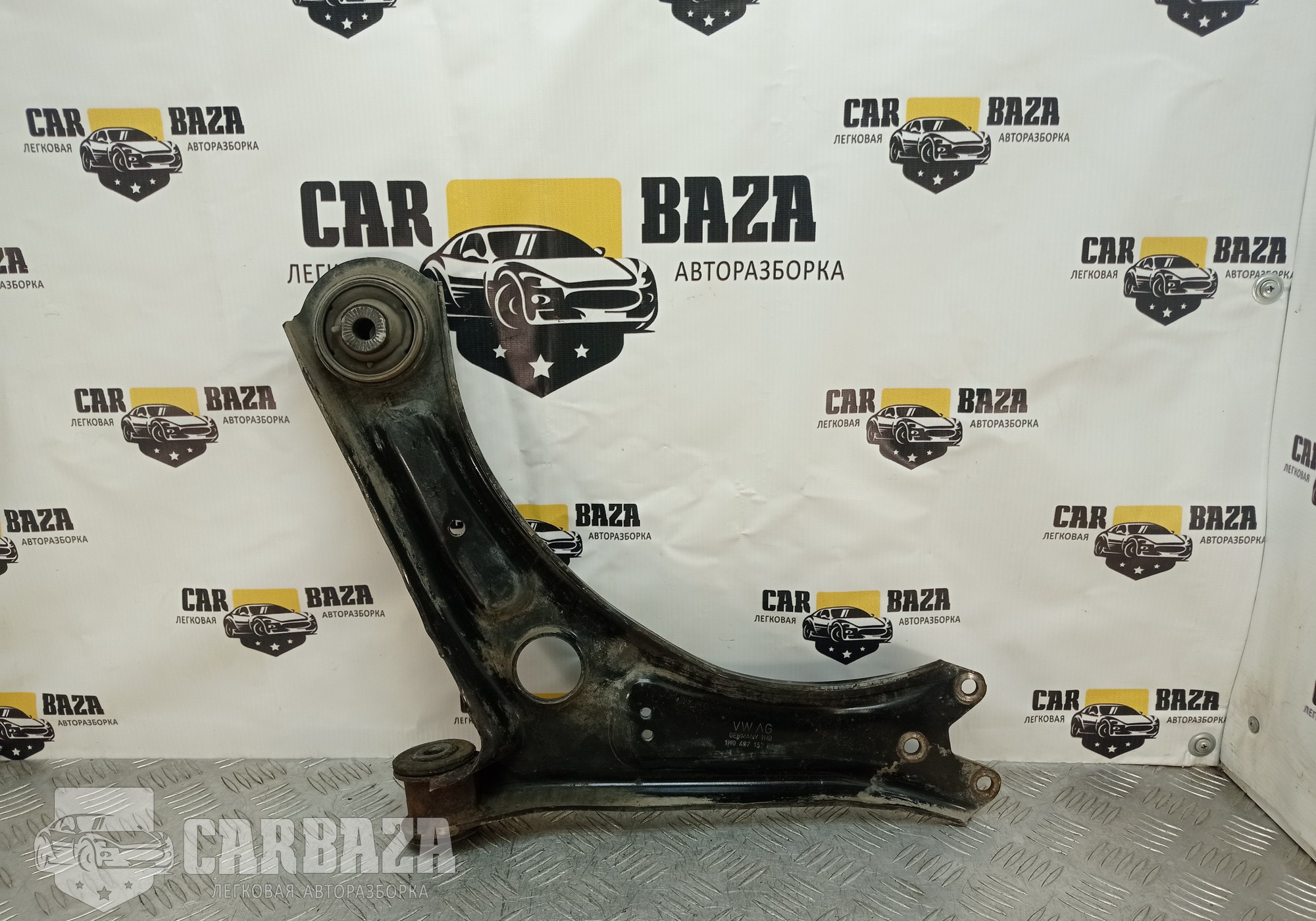 1K0407152BG Рычаг передний правый