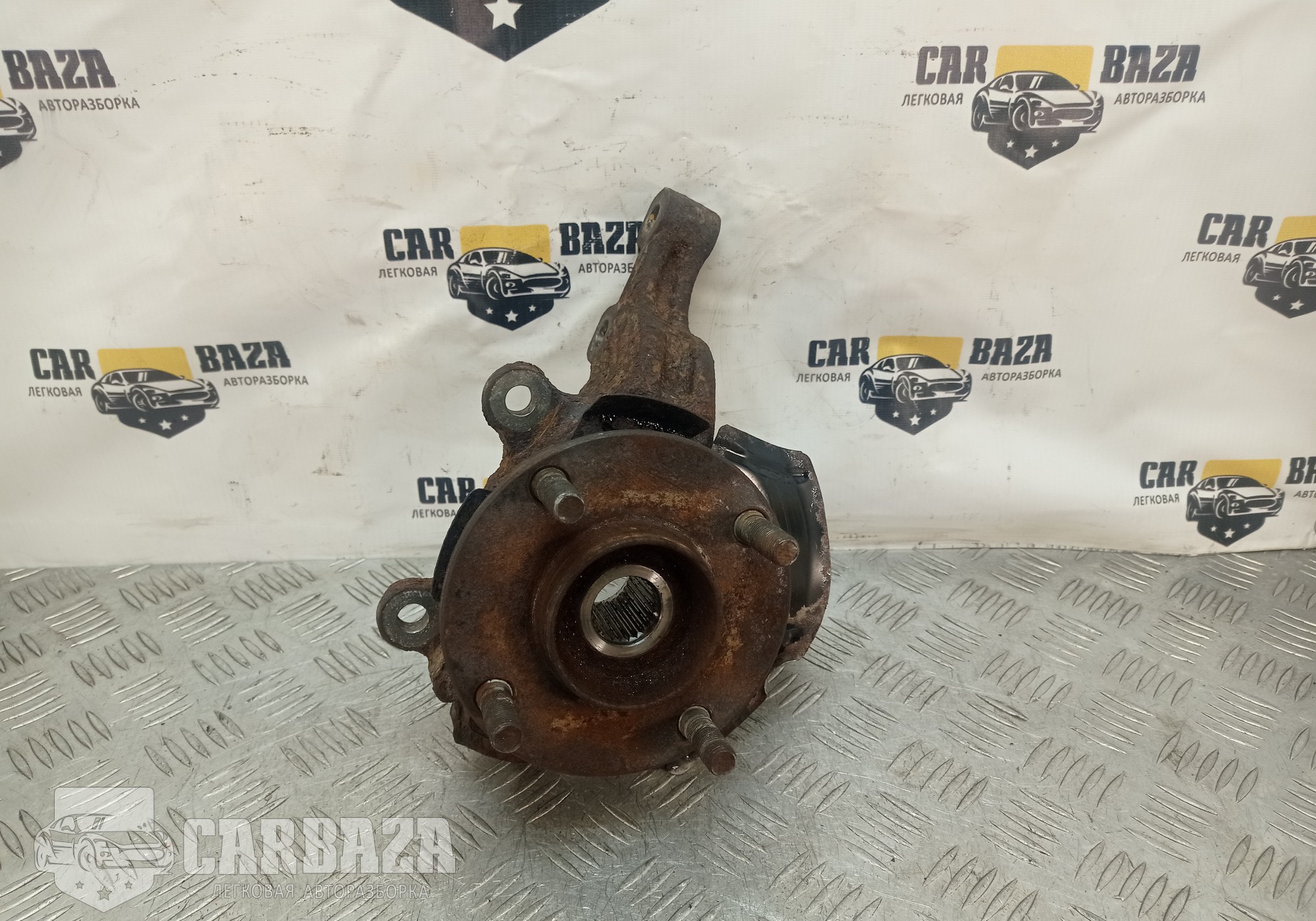 40015ED000 Кулак передний левый