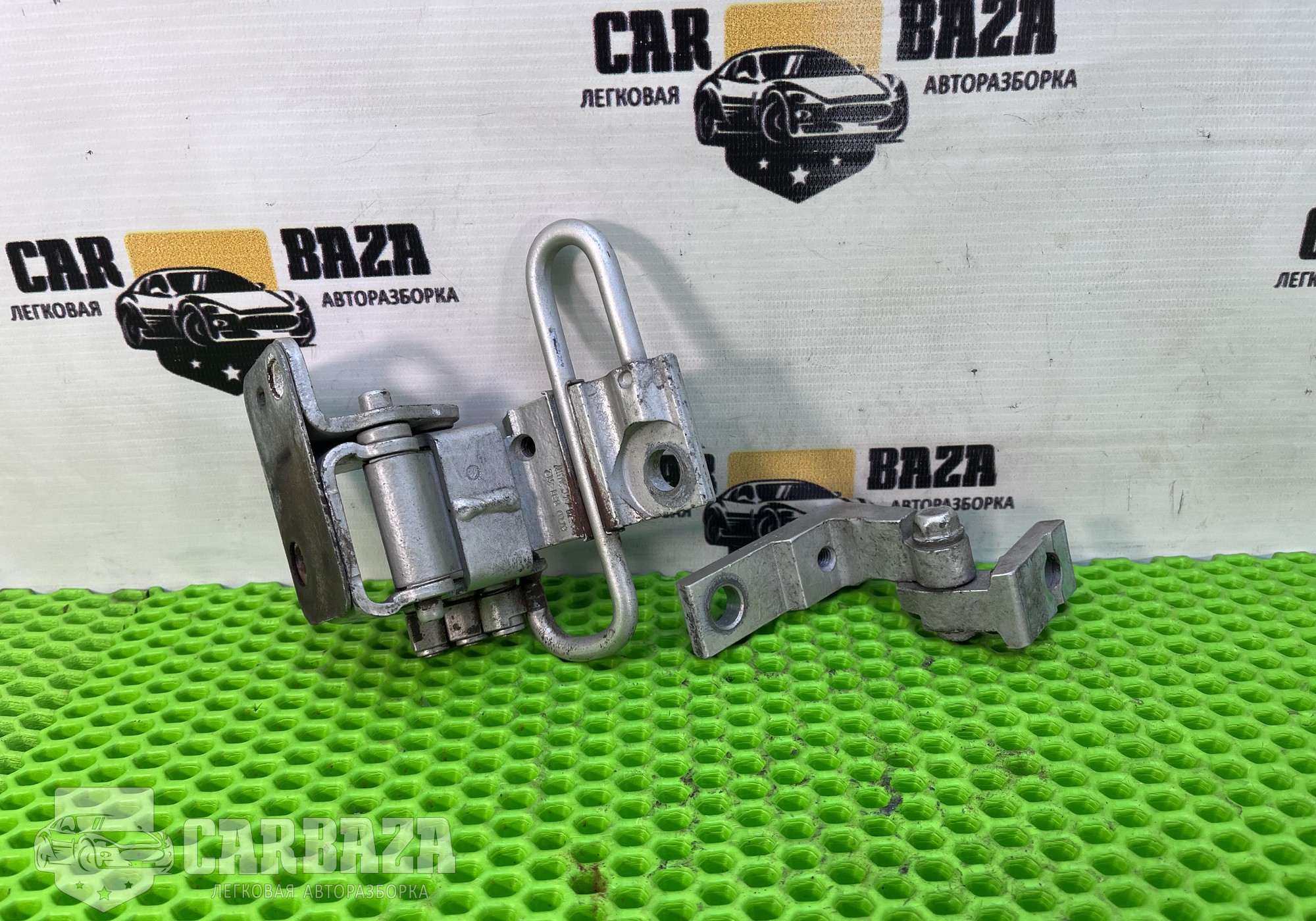 6Q0831412A Петли двери передней правой R для Seat