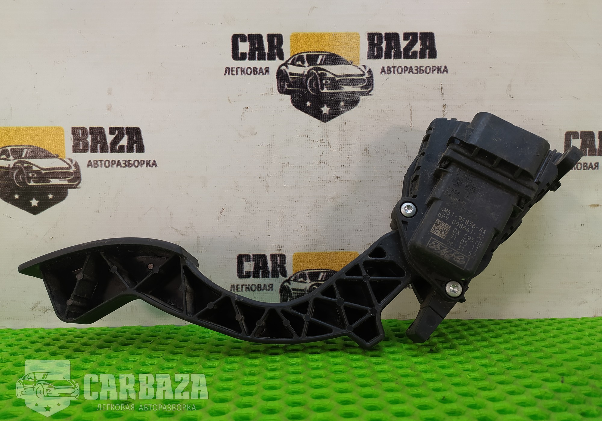 4M519F836 Педали акселератора