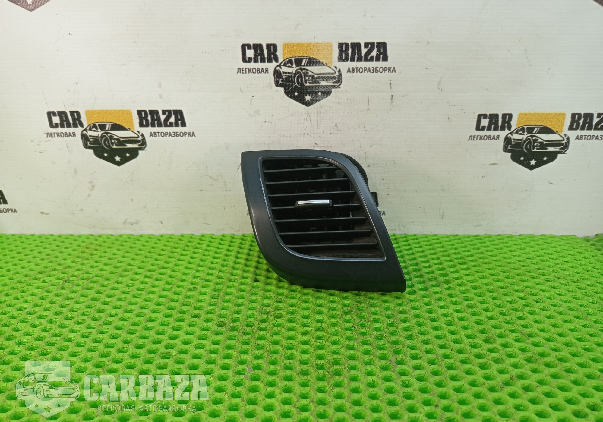 974604L000 Дефлектор воздушный левый боковой для Hyundai Solaris I (с 2010 по 2017)
