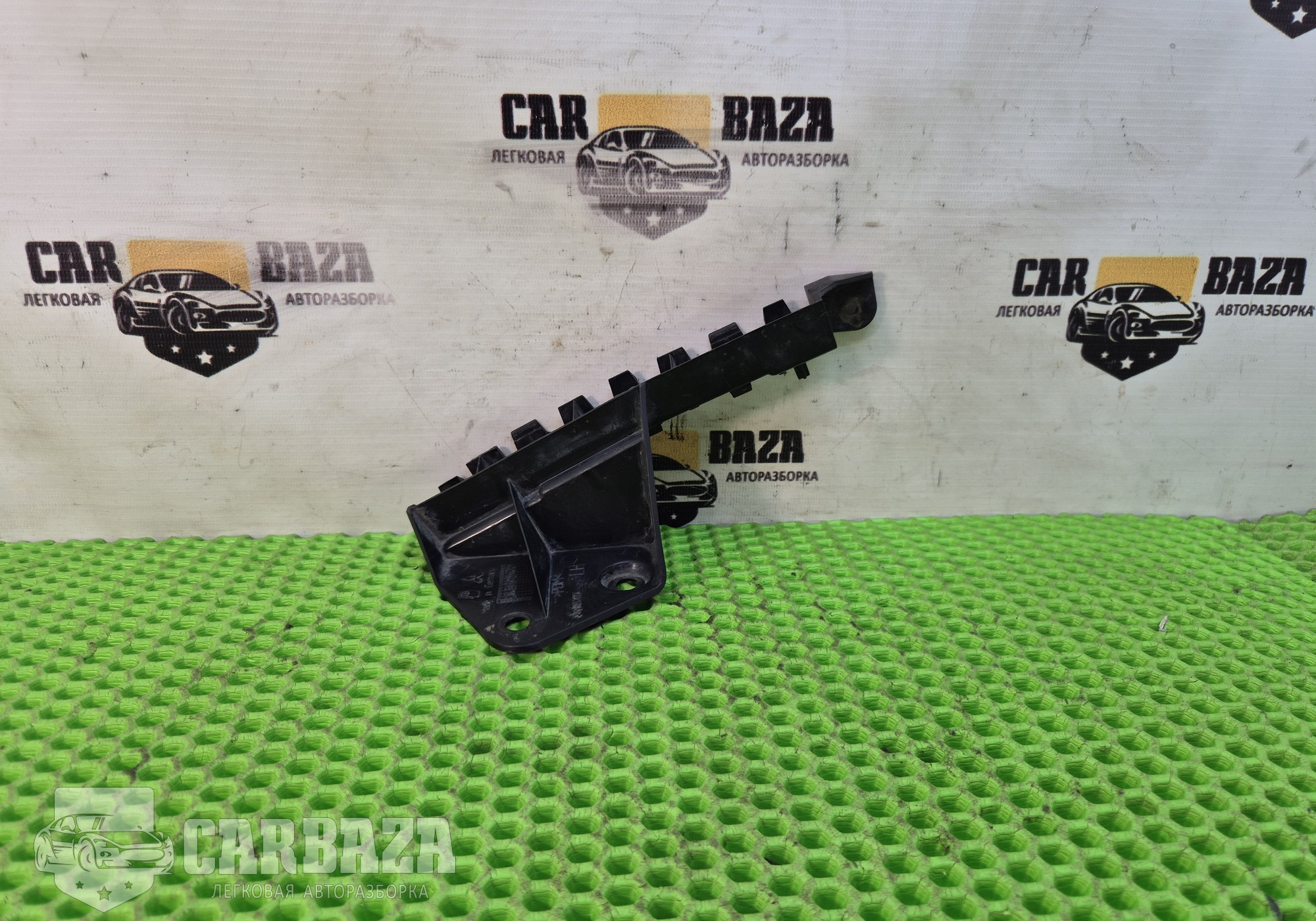 MN170475 Кронштейн переднего бампера левый для Mitsubishi Colt VI (с 2002 по 2012)