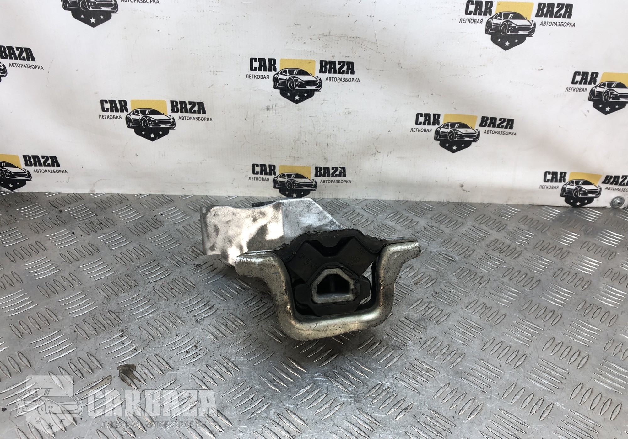 1367173080 Опора двигателя правая R для Peugeot