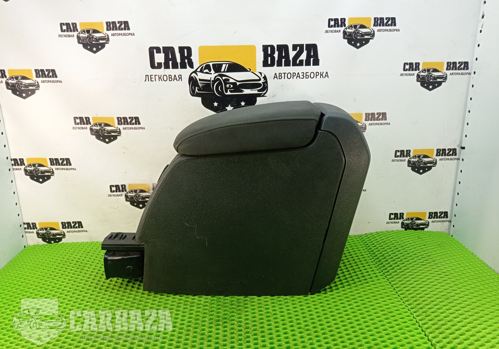 1K5864251B Подлокотник для Volkswagen Scirocco