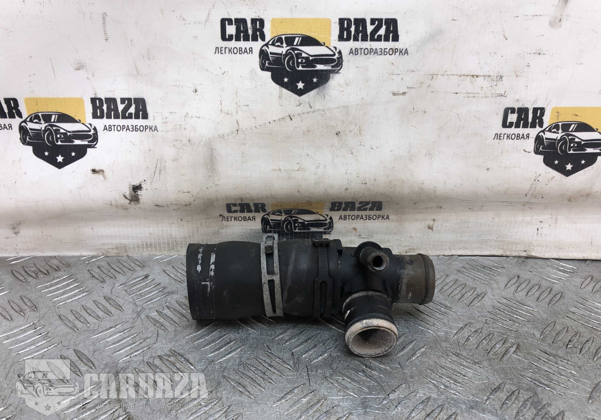 AH228575AB1 Тройник системы охлаждения