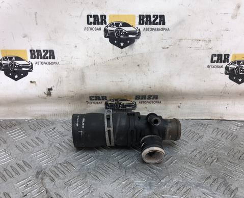 AH228575AB1 Тройник системы охлаждения для Land Rover