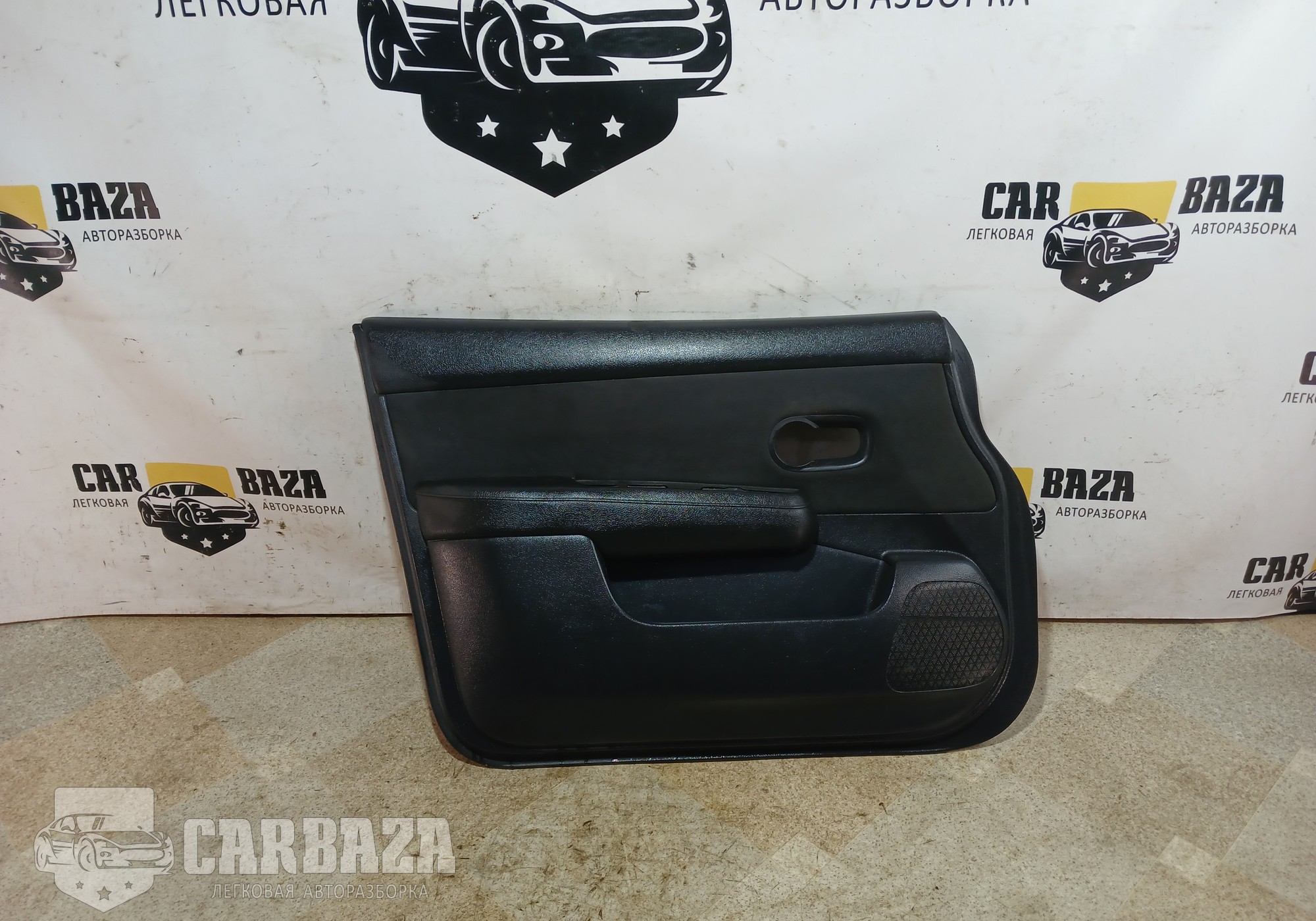 80900EM12A Обшивка двери передняя левая С11 для Nissan Tiida I (с 2004 по 2014)