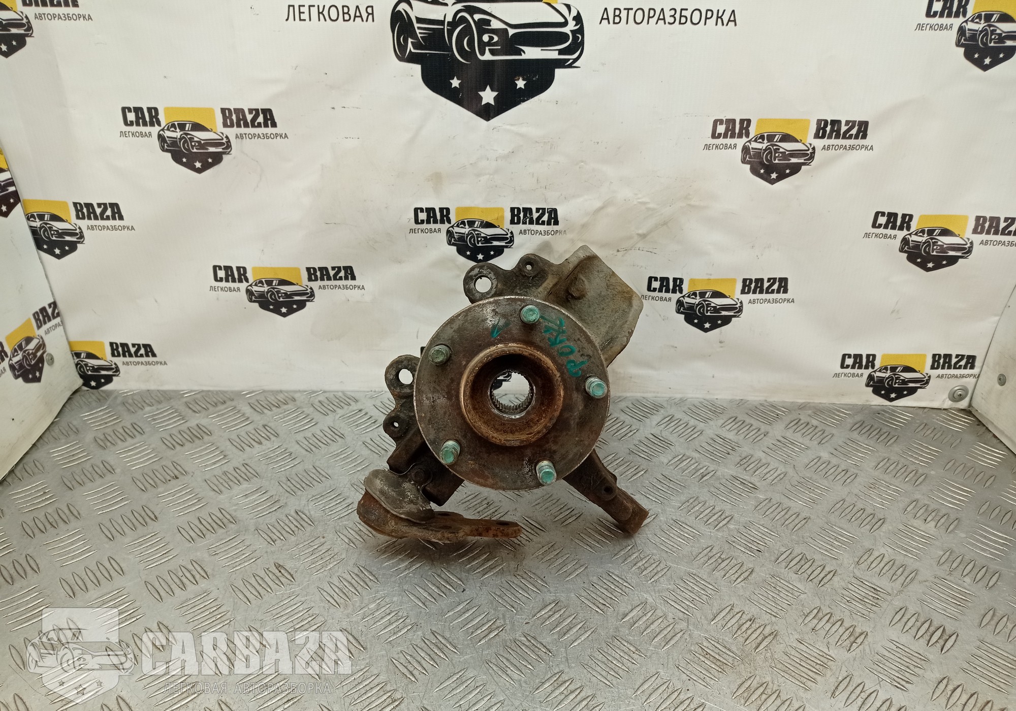 1420863 Кулак передний левый