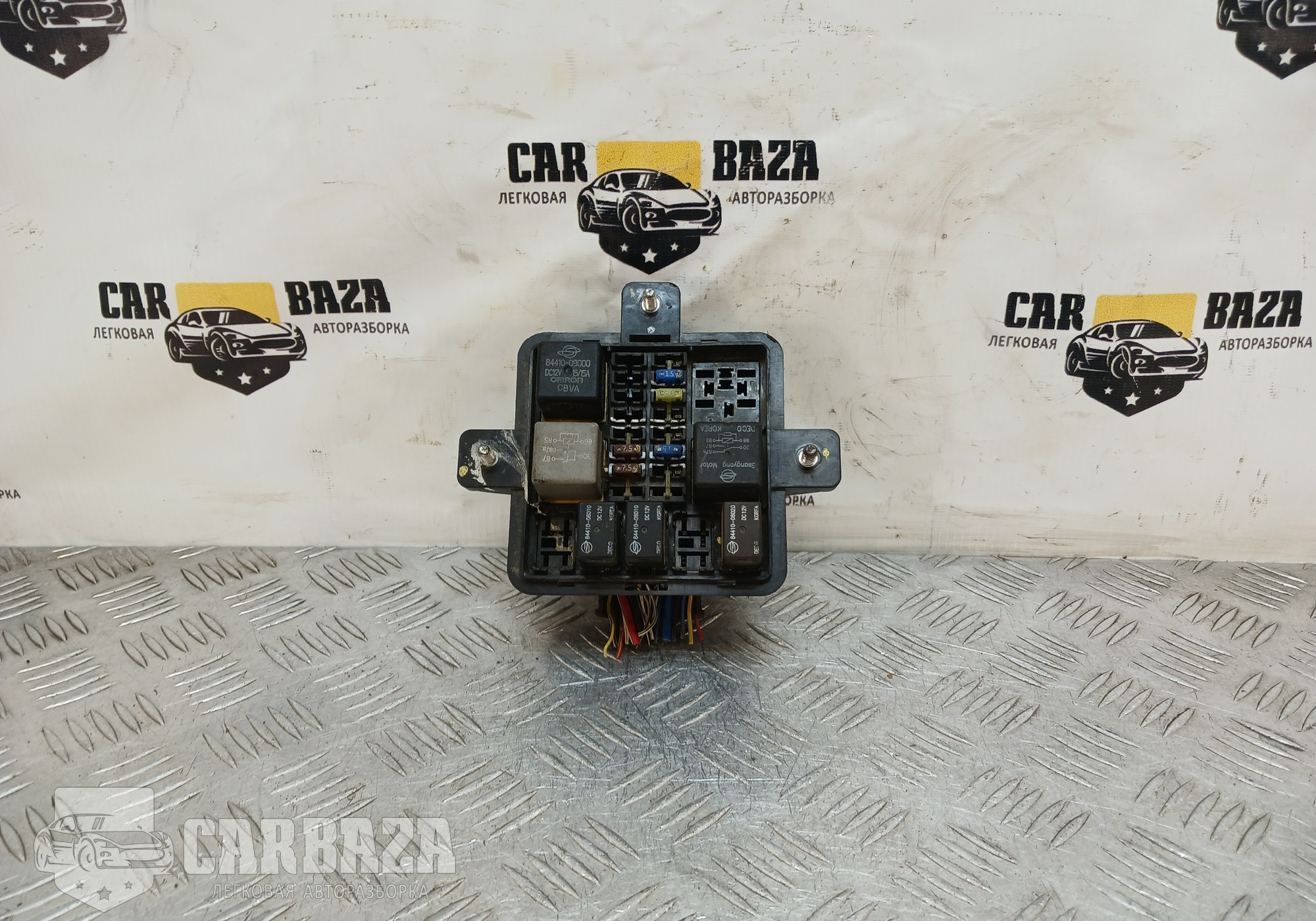8441009000 Блок предохранителей салона
