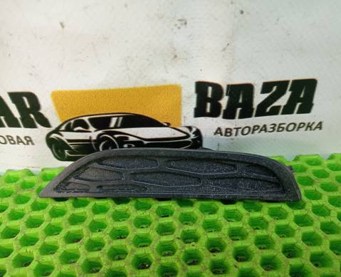 BJ3215A298 Заглушка переднего бампера правая для Land Rover Range Rover Sport I (с 2005 по 2013)