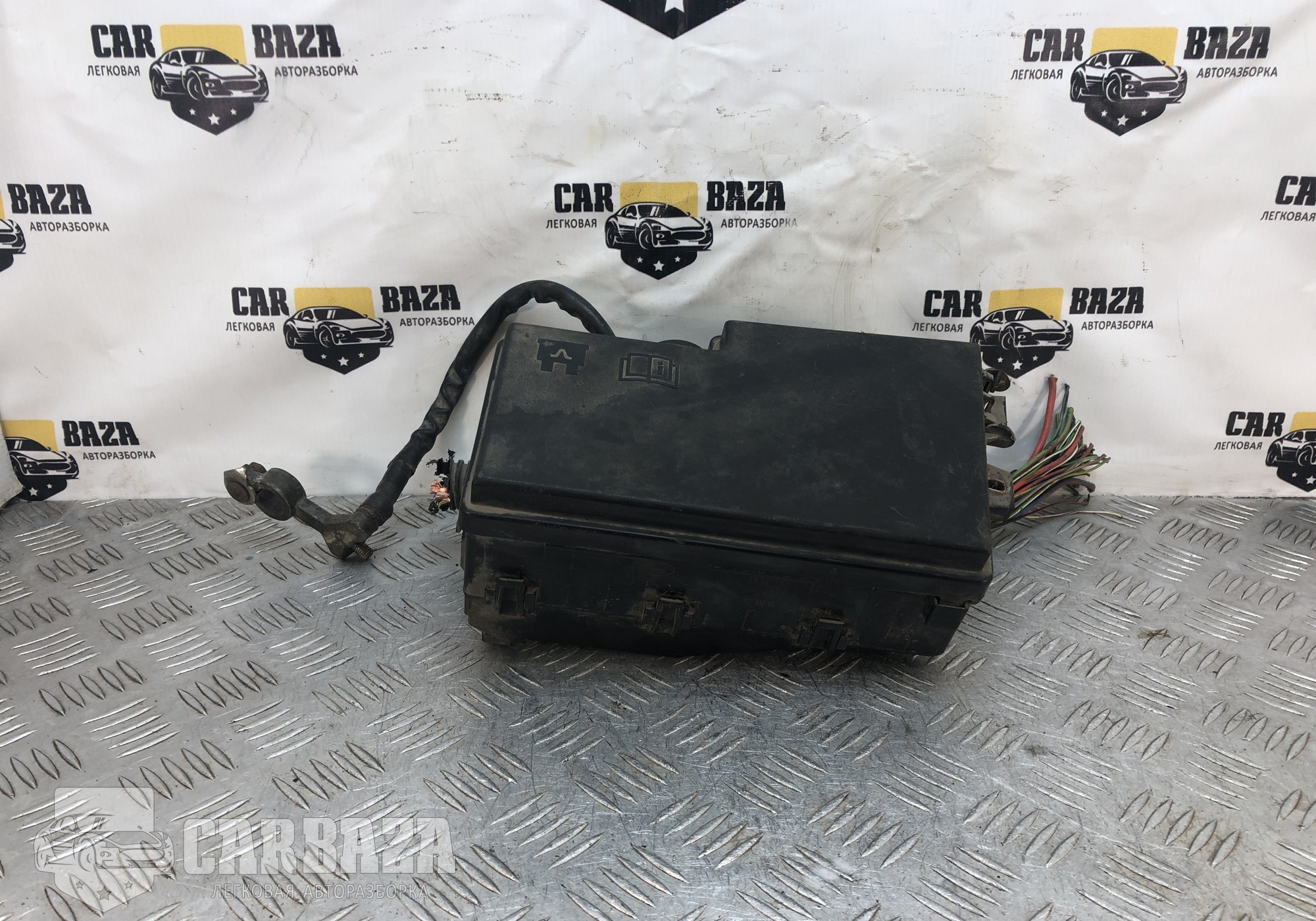 3M5T14A142AB Блок предохранителей подкапотный