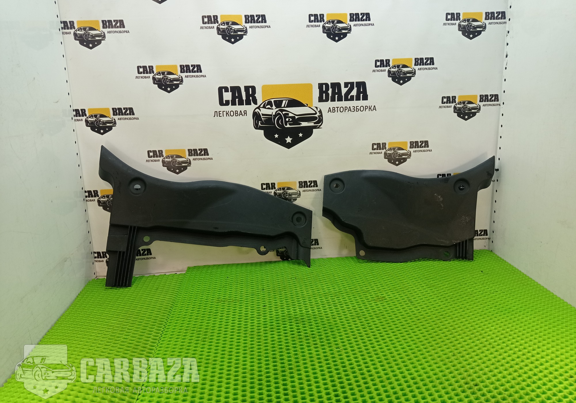 LR038082 Решетка под лобовое стекло для Land Rover Range Rover Sport II (с 2013 по 2022)