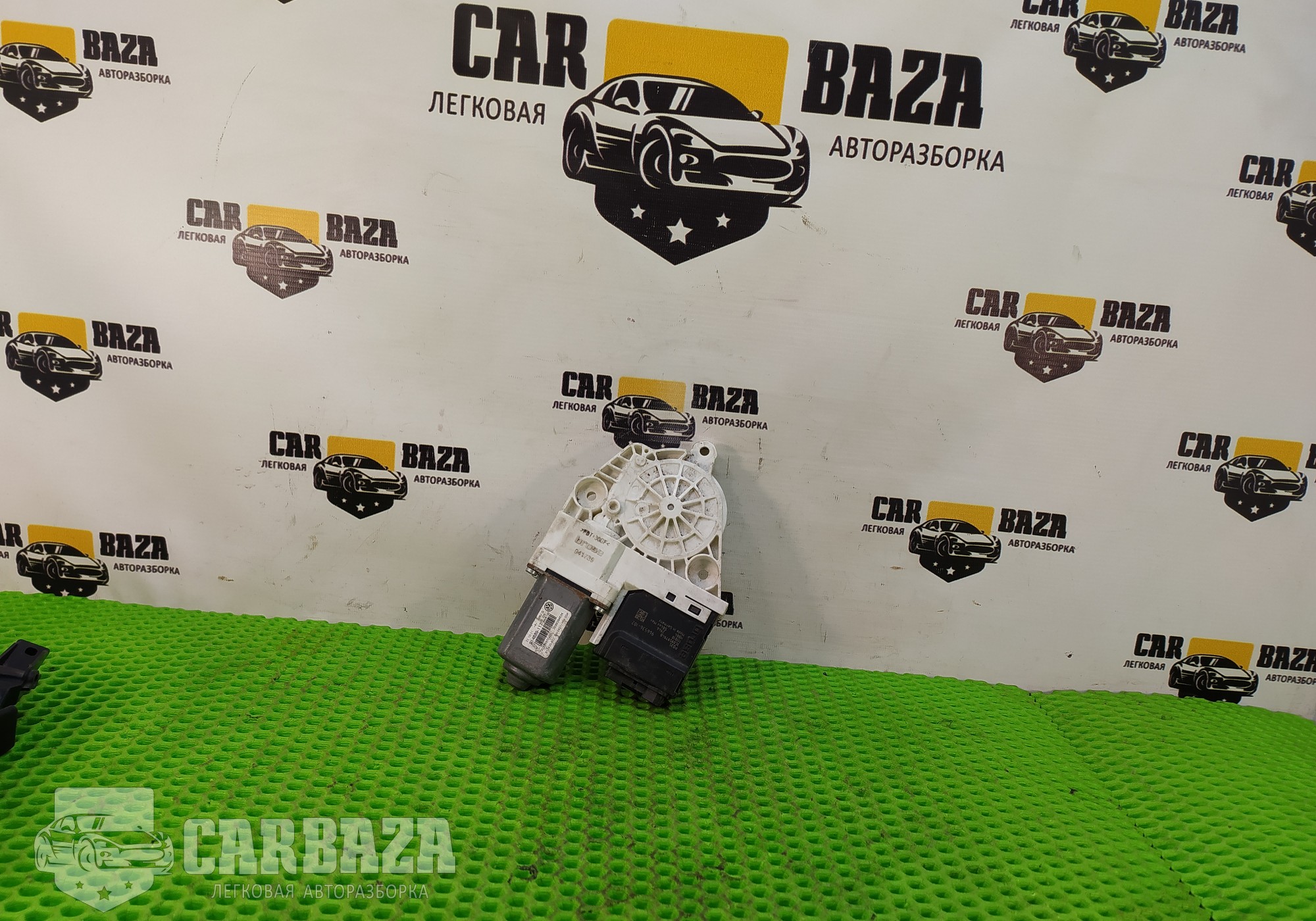 8K0959811 Моторчик стеклоподъемника задний правый для Skoda