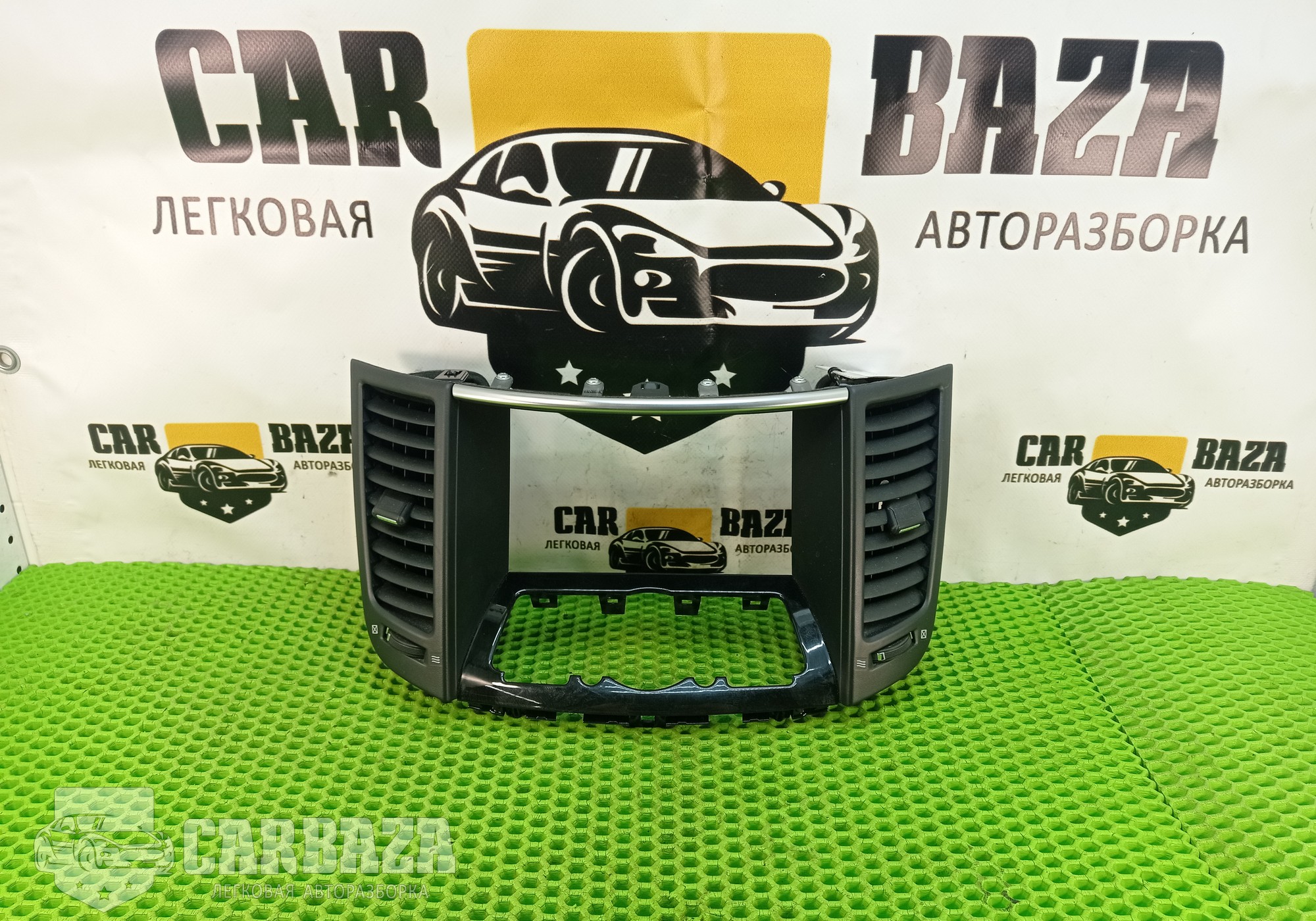 682701CA0B Накладка центральной консоли