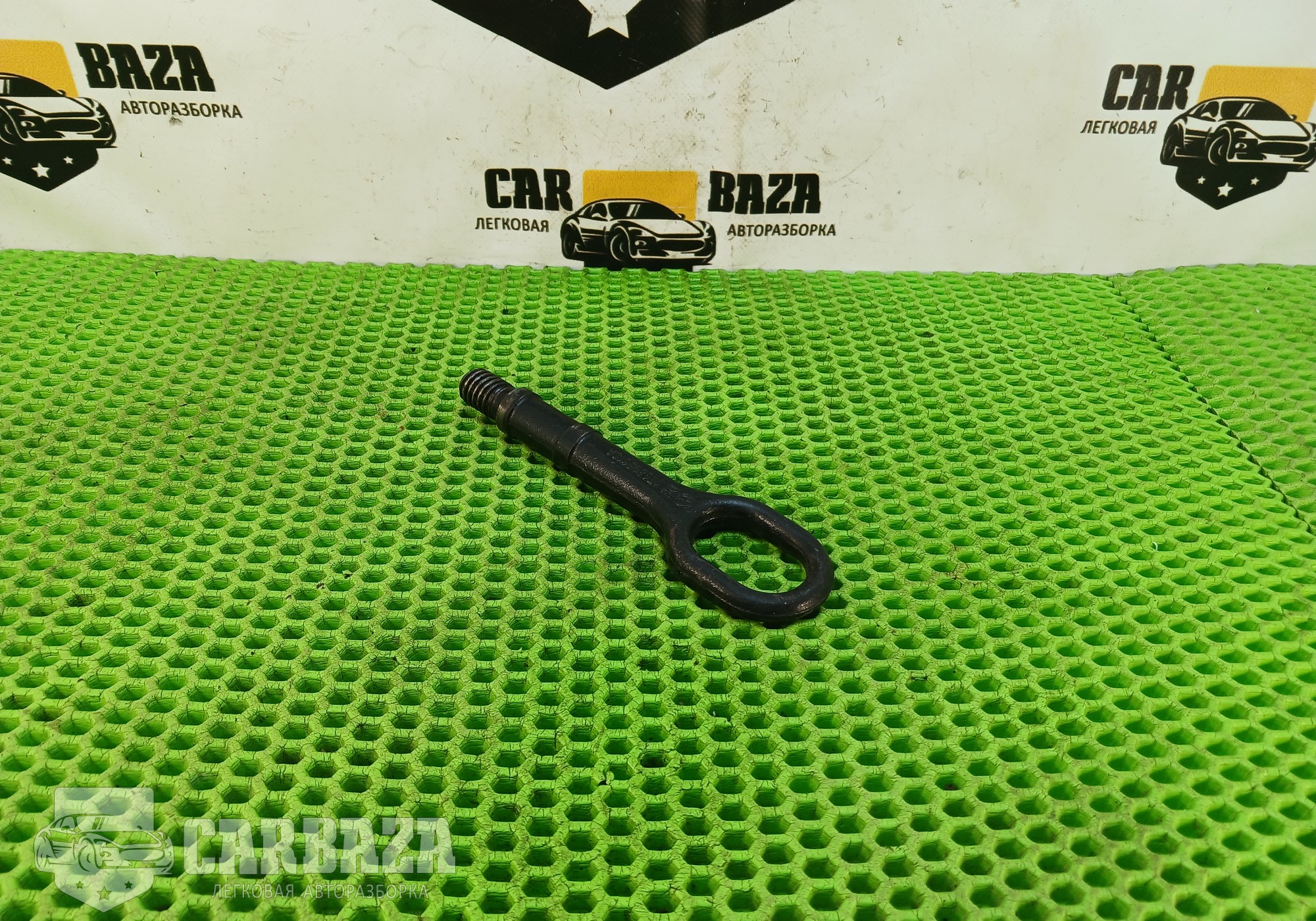 1T0805615A Крюк буксировочный