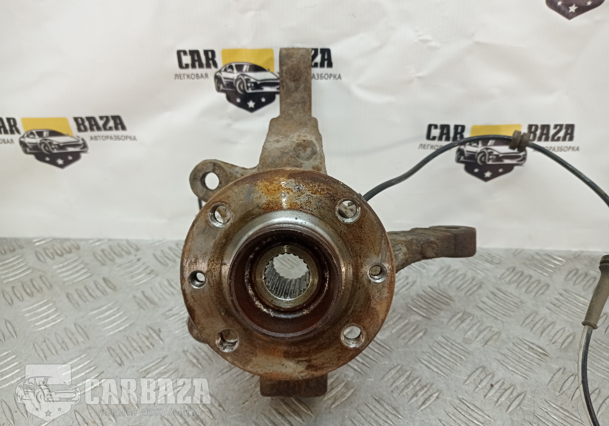 40015ED000 Кулак передний левый C11