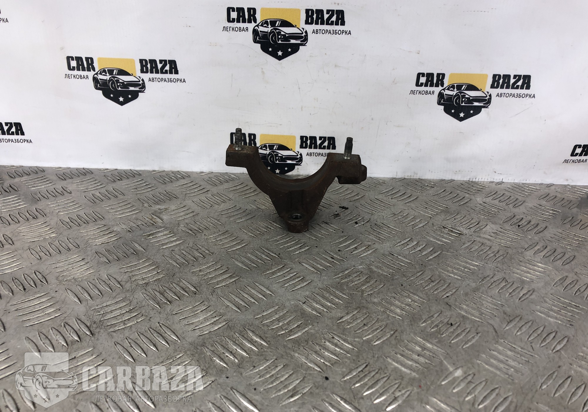 AV613K305CA Кронштейн промежуточного вала для Ford Focus III (с 2011 по 2019)