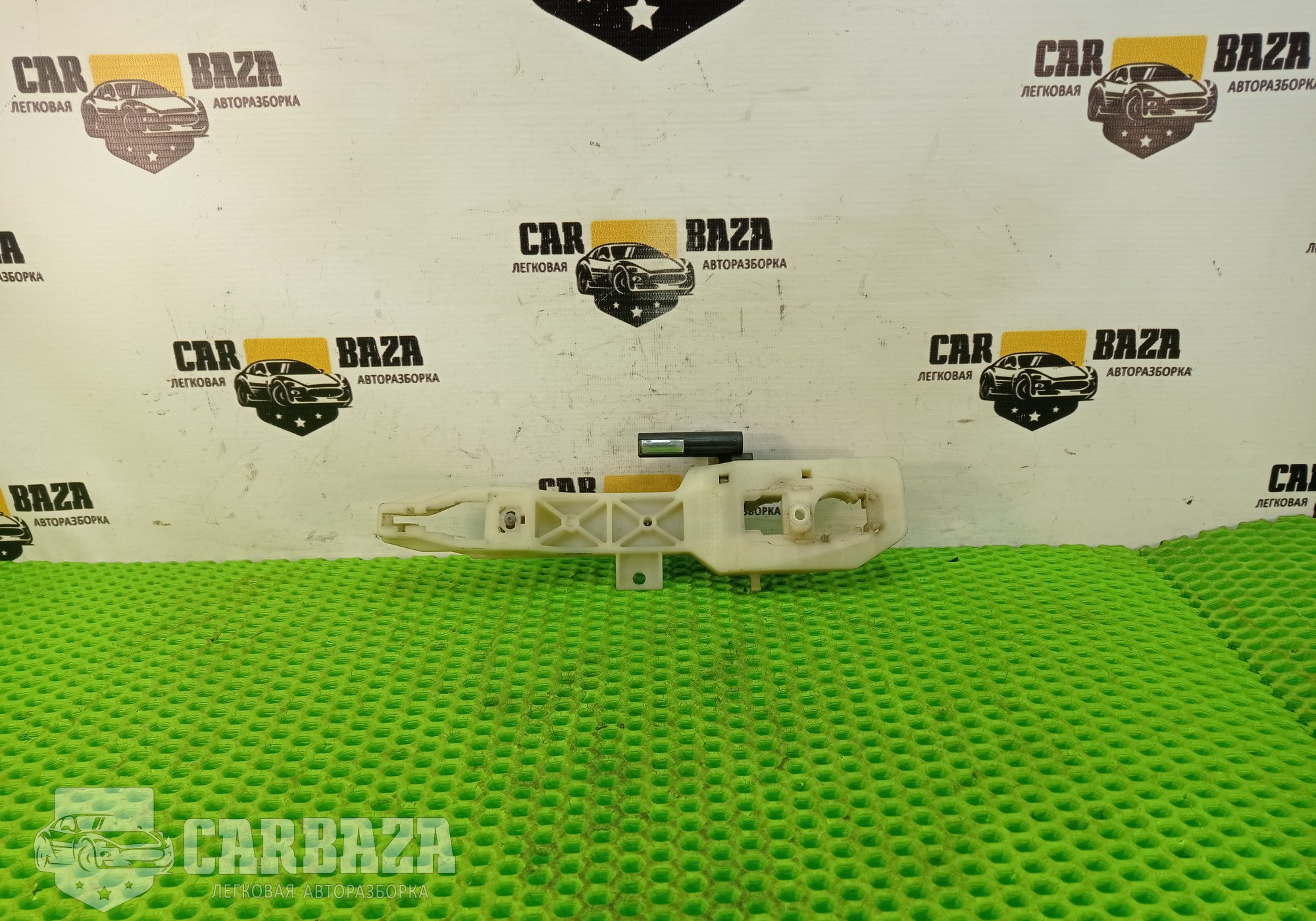 826551R000 Кронштейн ручки передней левой для Kia Rio III (с 2011 по 2017)