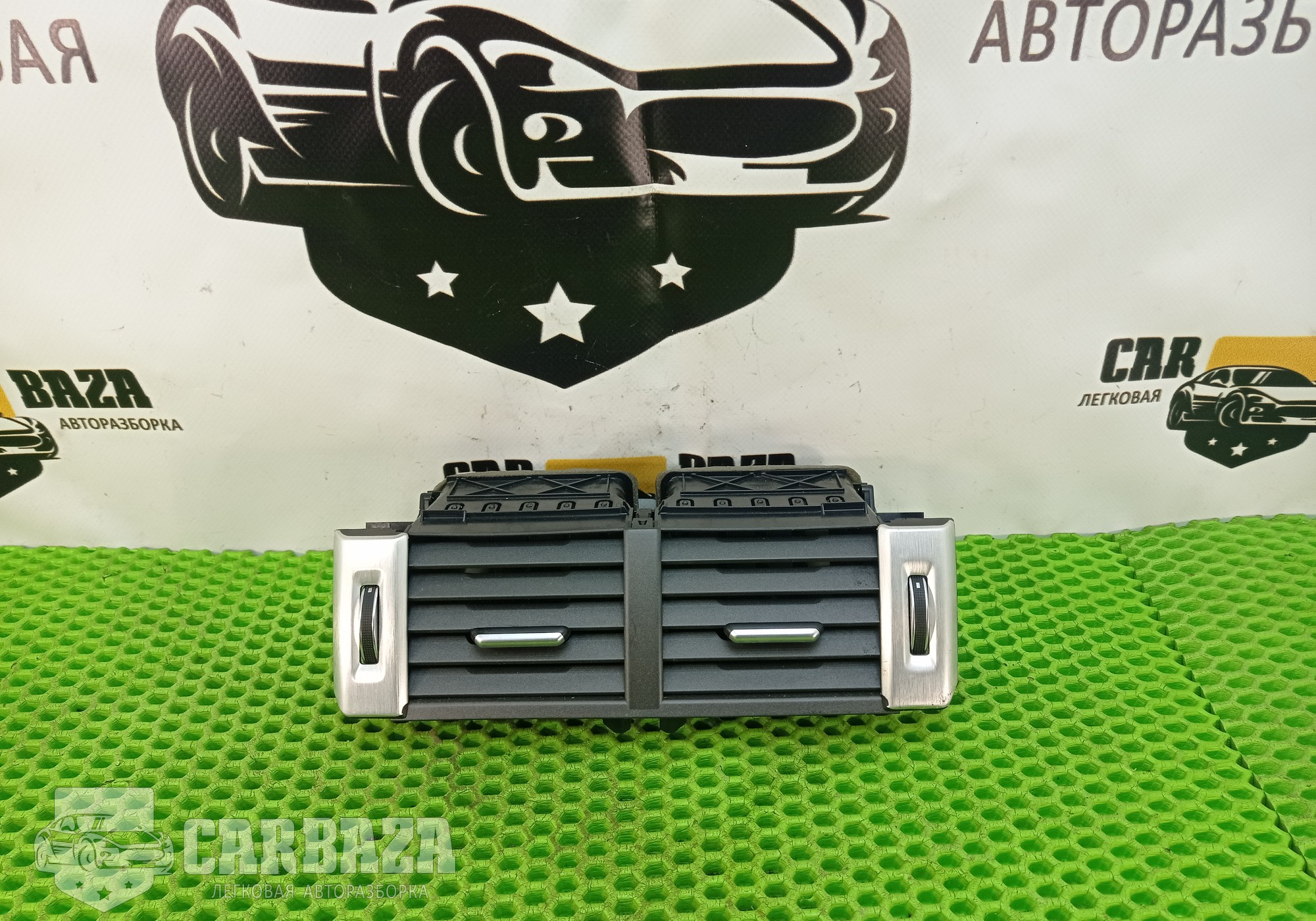 BJ32014L21AB Дефлектор воздушный центральный для Land Rover Range Rover Evoque (с 2011)