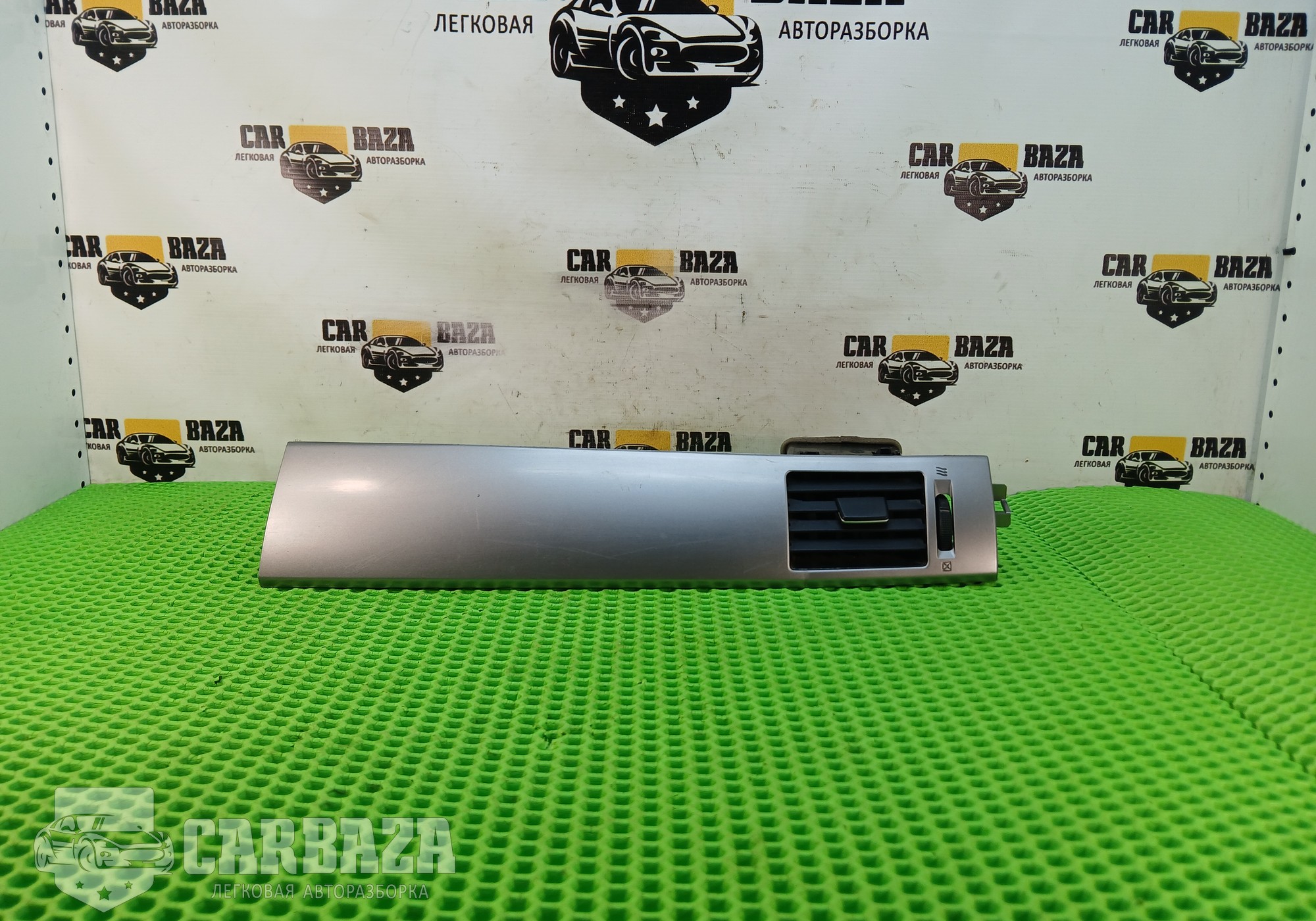 68760EL00A Дефлектор воздушный правый C11 для Nissan Tiida I (с 2004 по 2014)