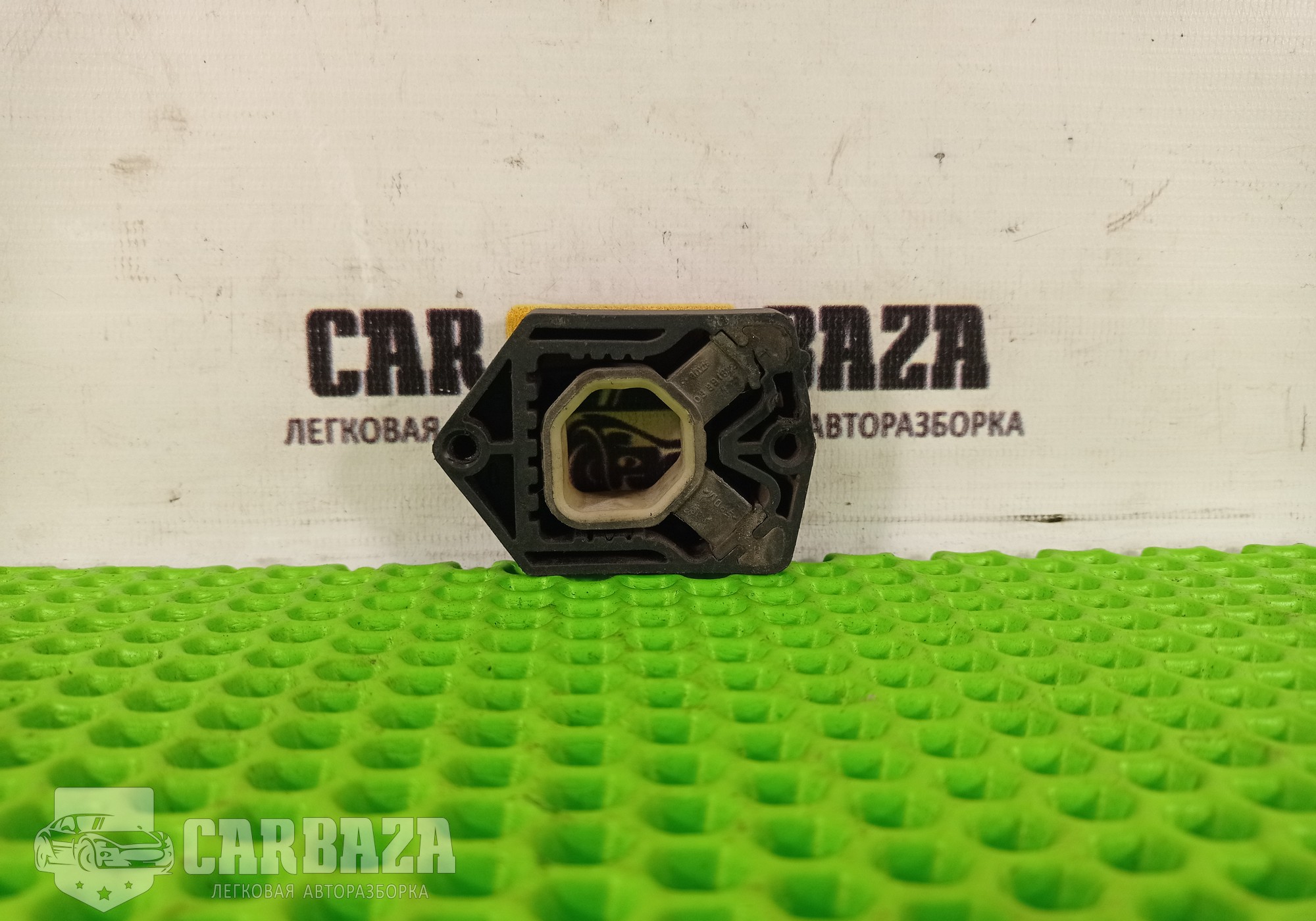 1Z0121367B Кронштейн радиатора для Skoda