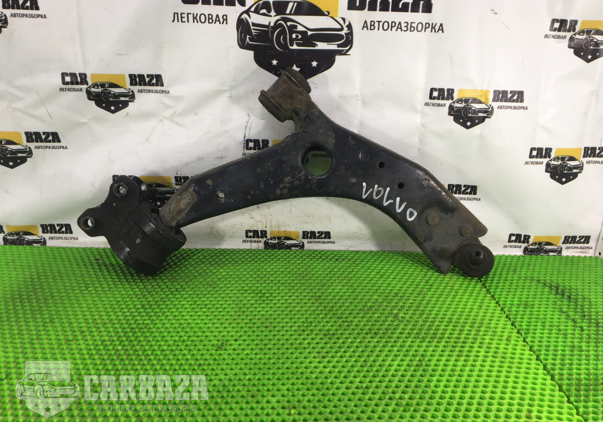 1570284 Рычаг подвески передний правый R для Mazda Demio II (с 2003 по 2007)