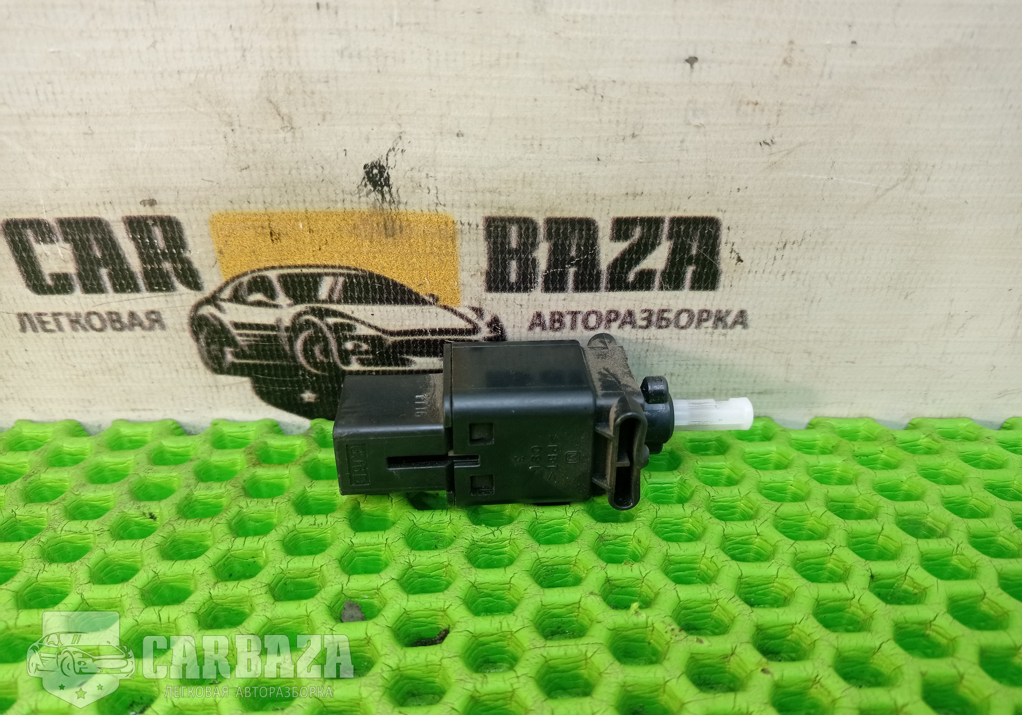 GJ6E66490 Датчик включения стопсигнала