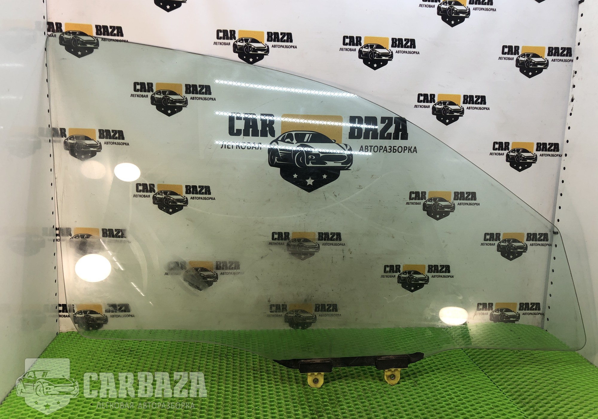 MR978106 Стекло двери передней правой для Mitsubishi Outlander I (с 2002 по 2008)