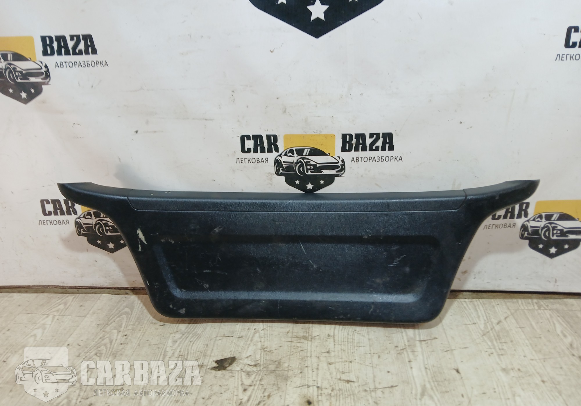 MR456099 Обшивка крышки багажника СU для Mitsubishi Outlander I (с 2002 по 2008)