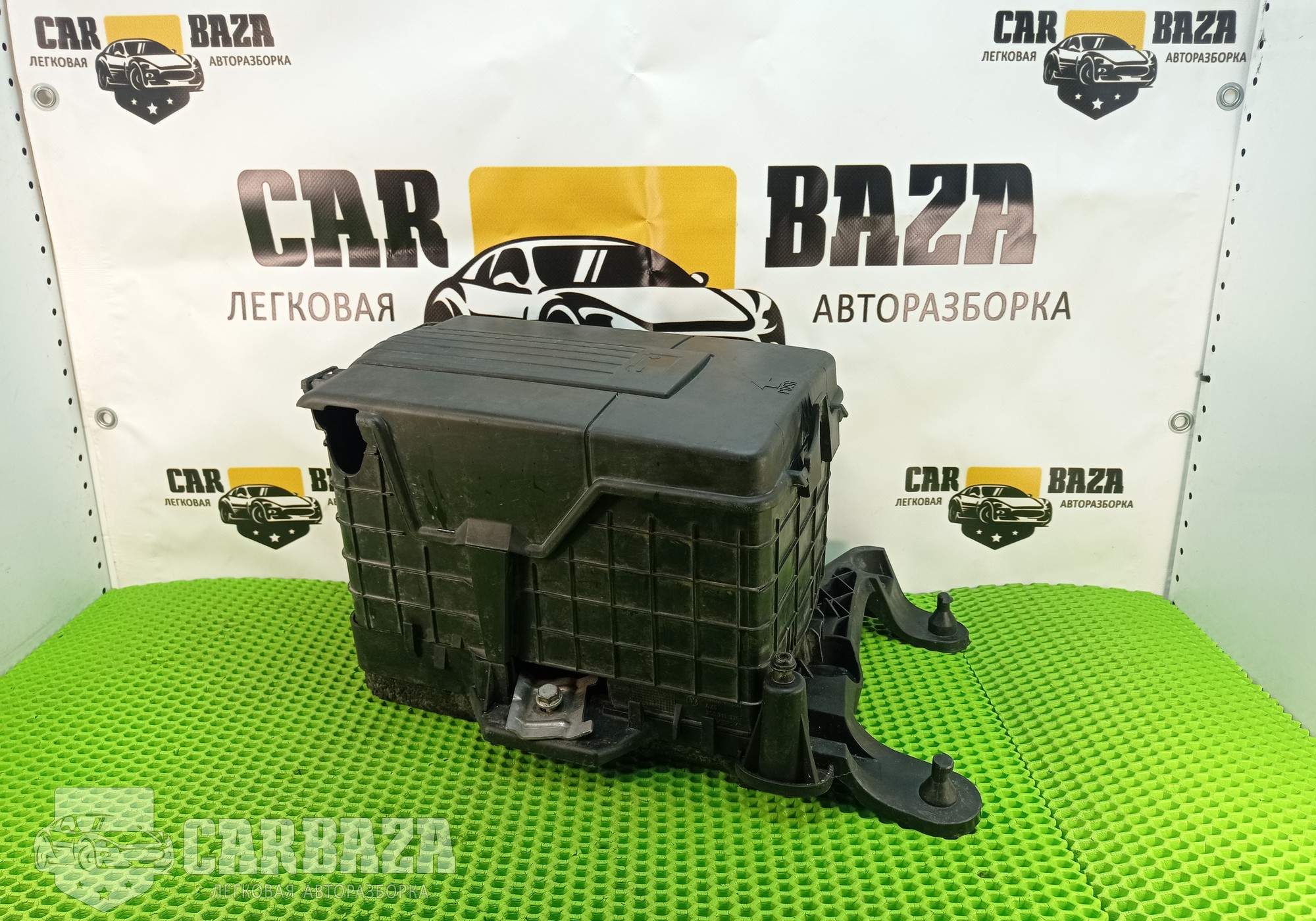 3C0915335 Крепление (кожух) аккумулятора