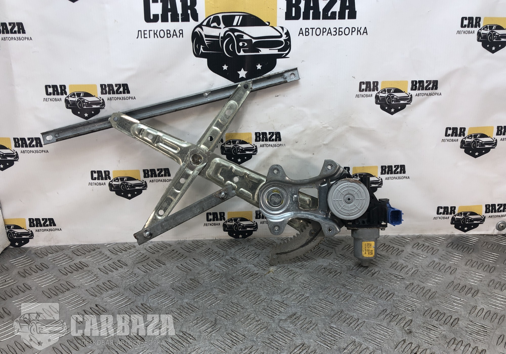 82720EG000 Стеклоподъемник задний правый