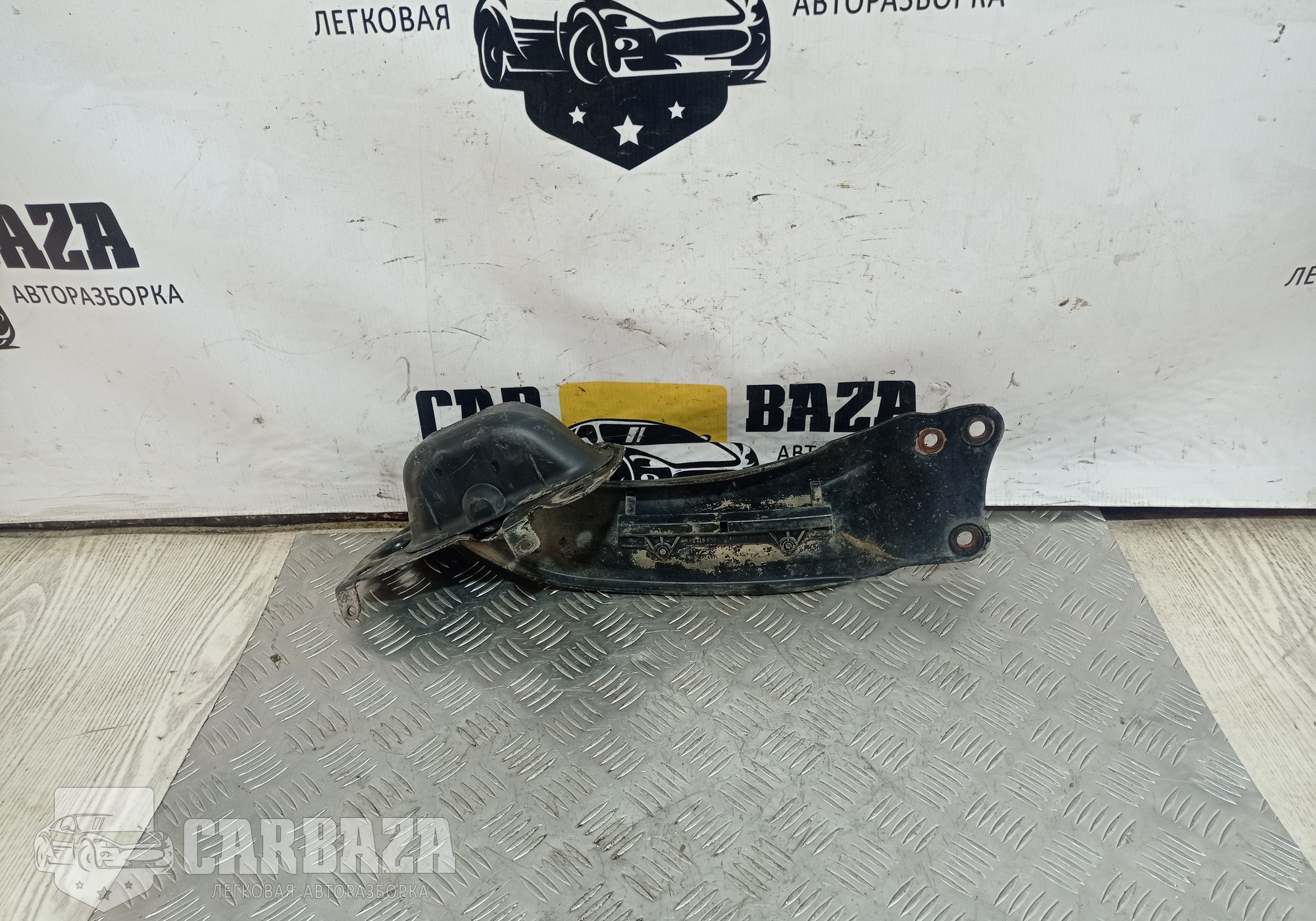 3C0505226B Рычаг продольный задний правый