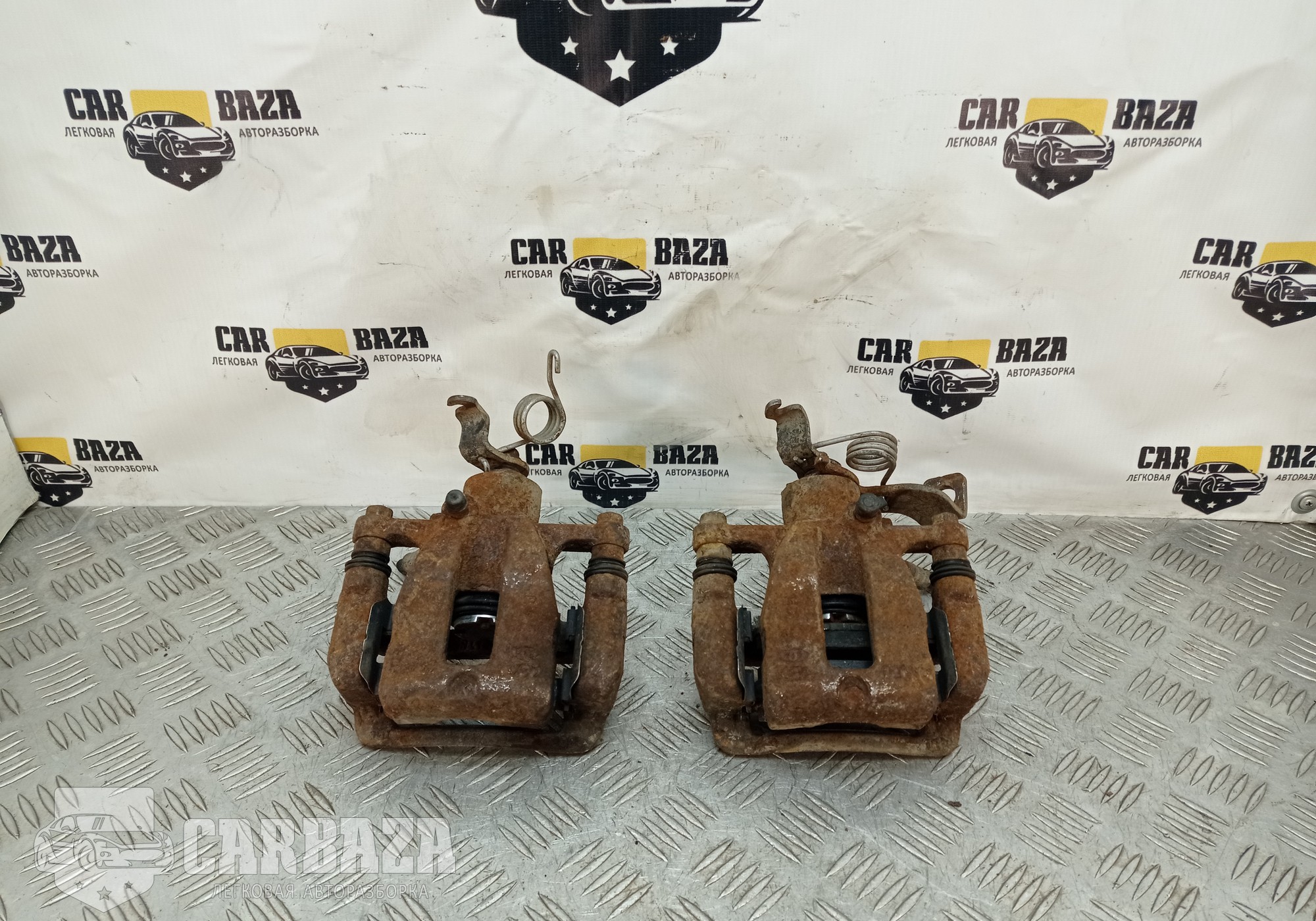 583001R300 Суппорта задние