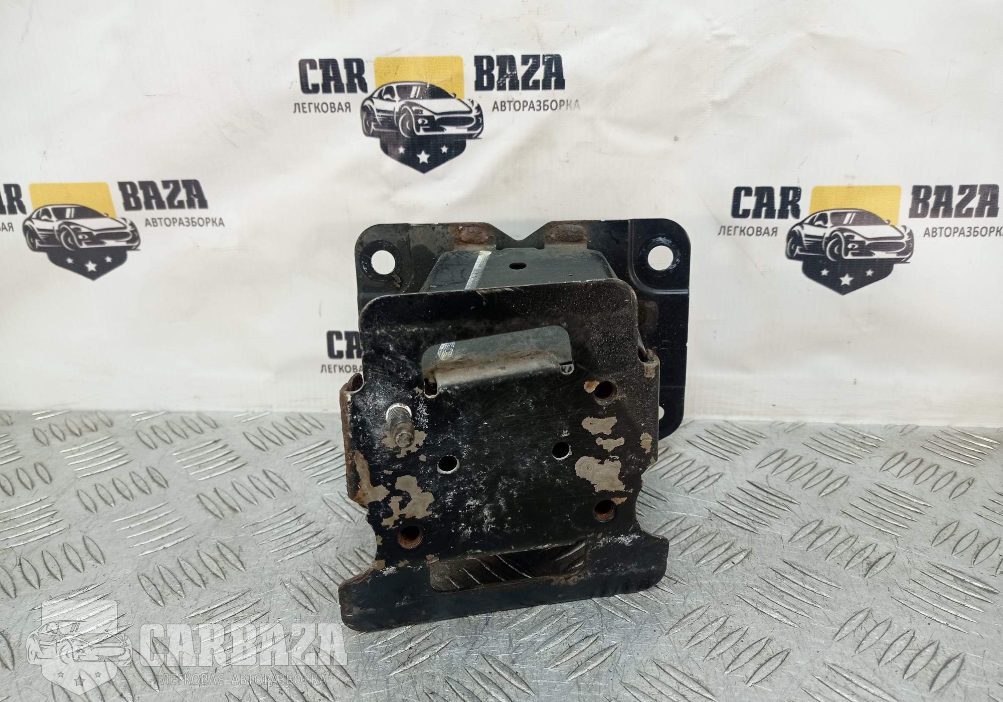 852101CX0A Кронштейн усилителя заднего бампера правый