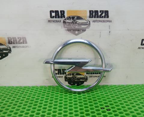 13247339 Эмблема решётки радиатора для Opel Zafira B (с 2005 по 2014)