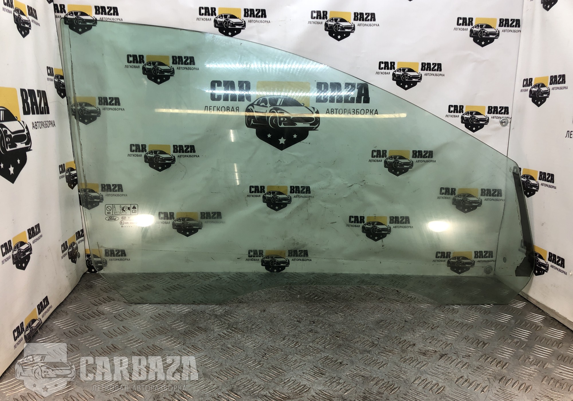 1342622 Стекло двери переднее правое для Ford Focus II (с 2004 по 2011)