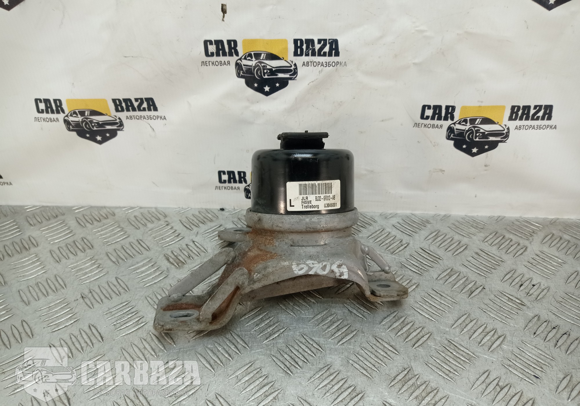 LR024729 Опора двигателя левая 224DT 2.2