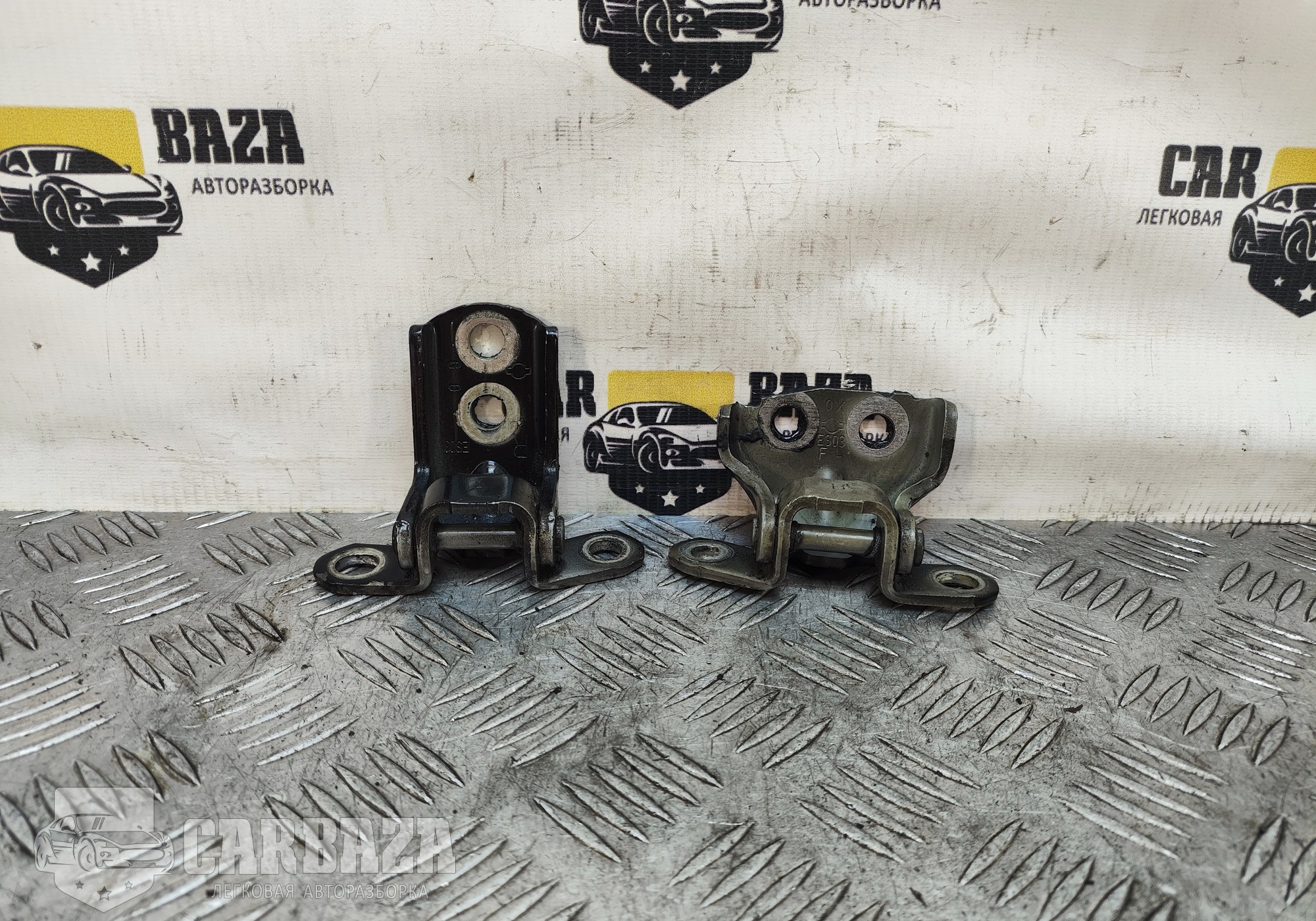 824212F030 Петли двери передней левой L для Nissan Qashqai