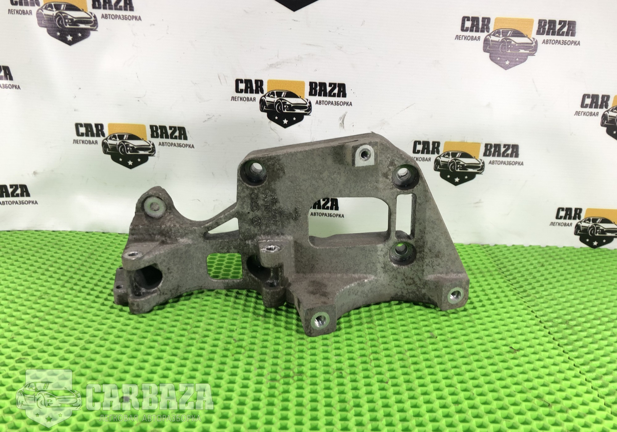 06F903143F Кронштейн генератора для Skoda