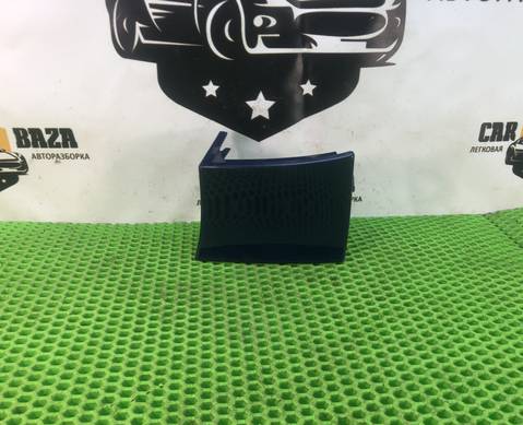 5L6813345 Накладка под фонарь правая для Skoda Yeti (с 2009 по 2018)