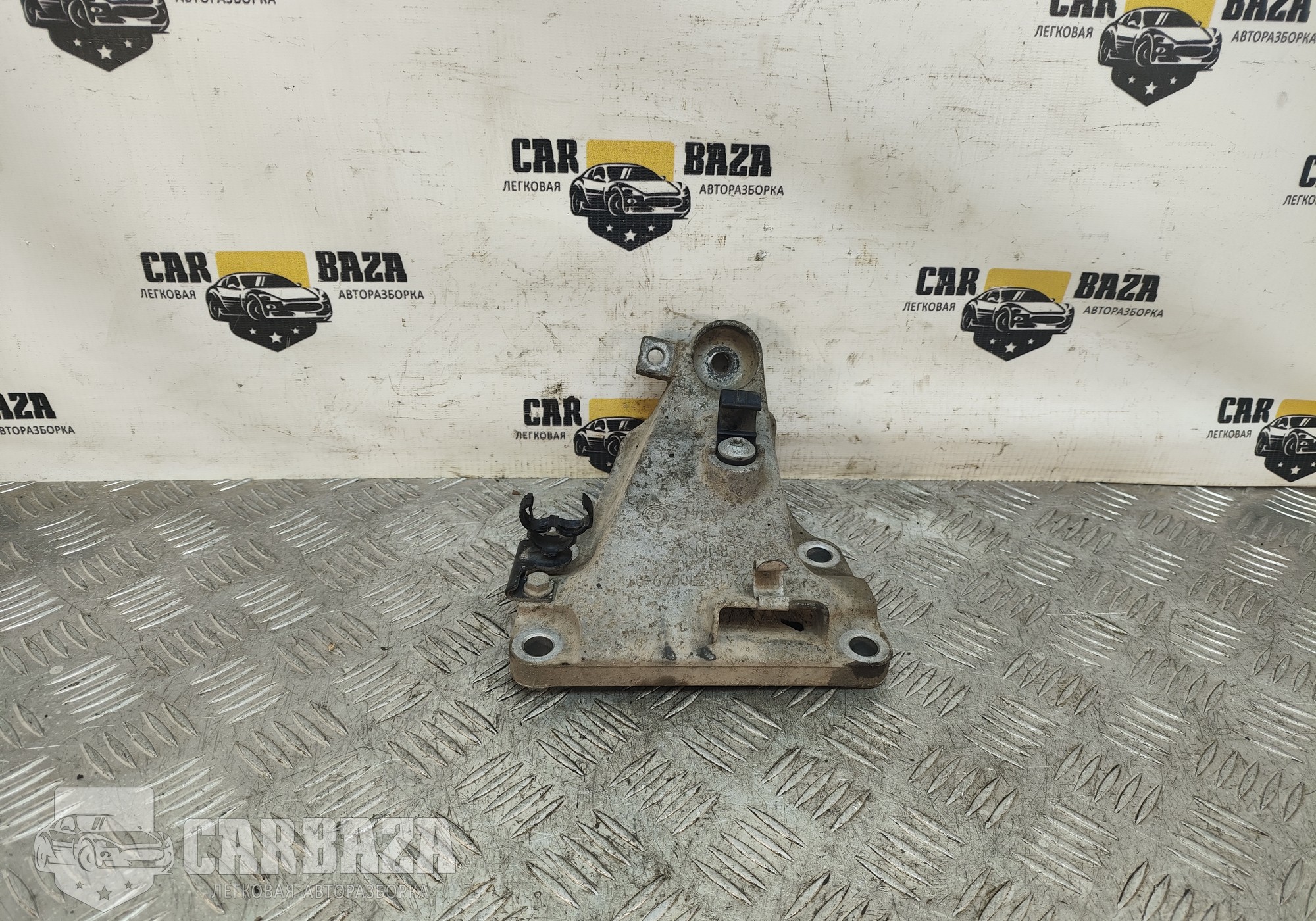 22116770049 Кронштейн двигателя левый L для BMW 3 E90/E91/E92/E93 (с 2005 по 2012)