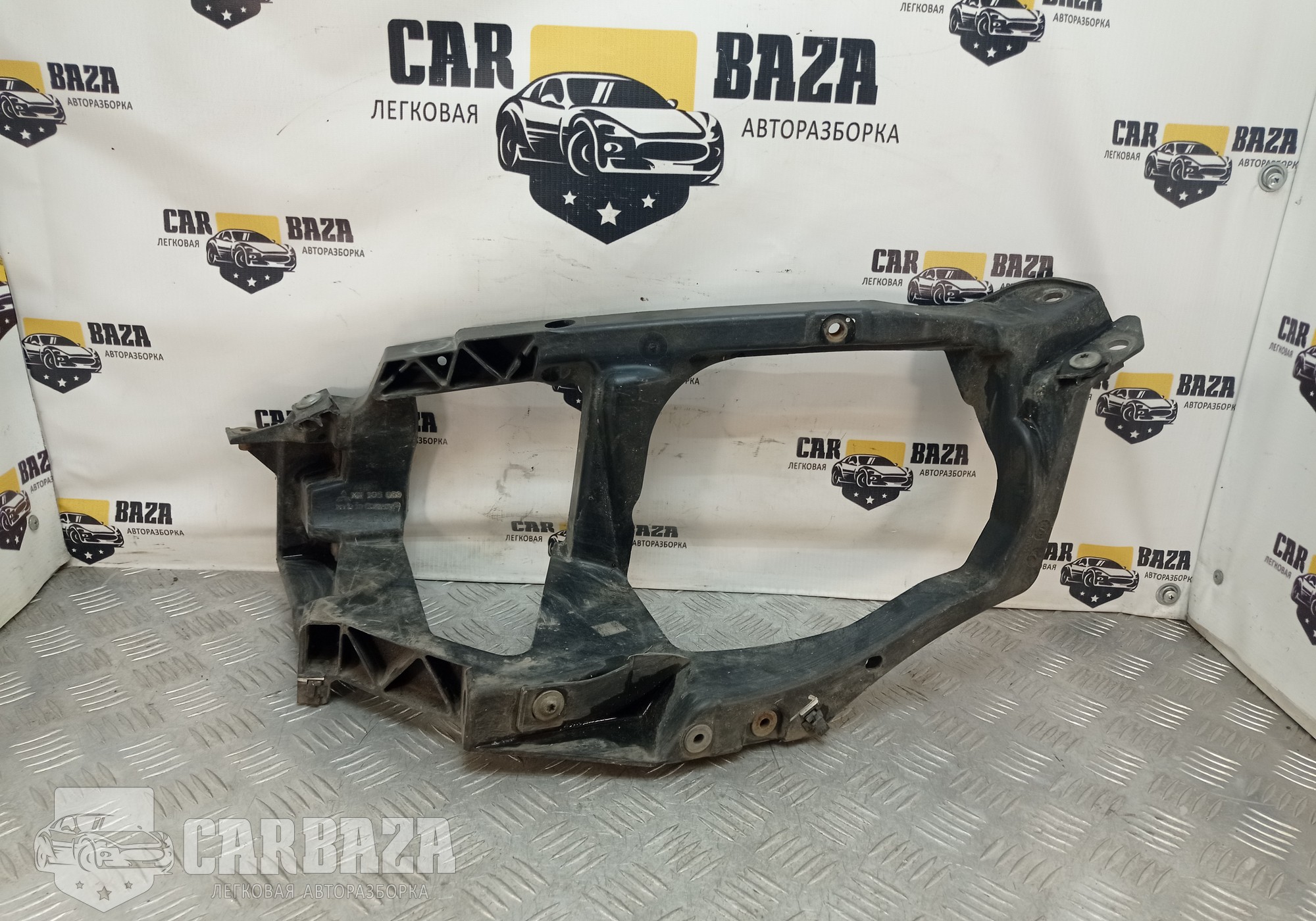 MN105059 Кронштейн фары передний левый Z34A для Mitsubishi Colt VI (с 2002 по 2012)