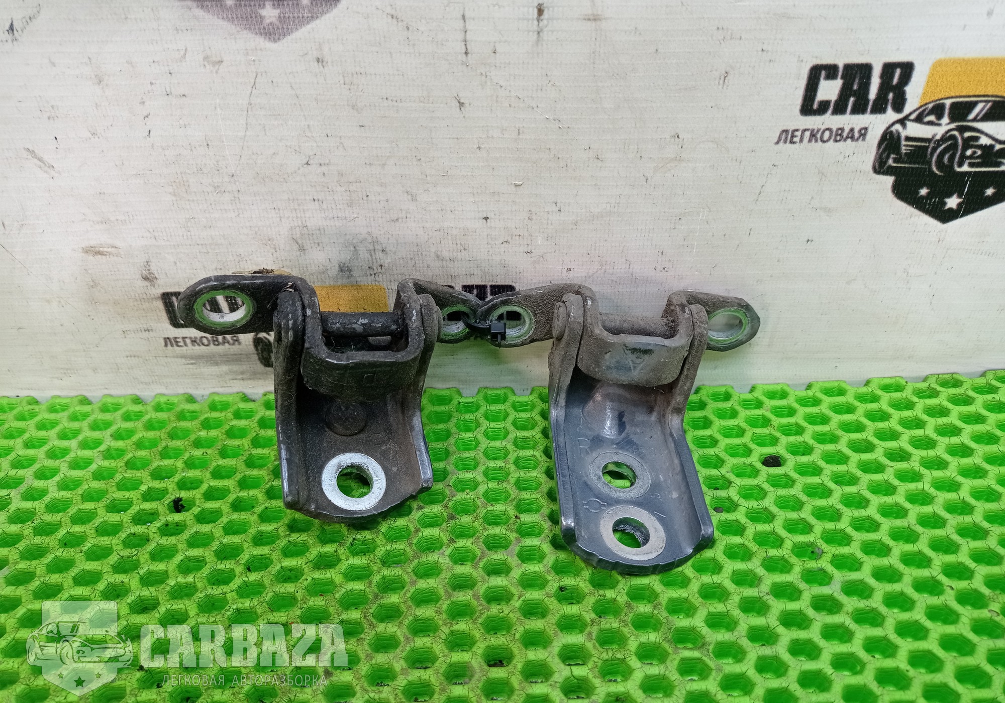 824002F030 Петли задней правой двери E11