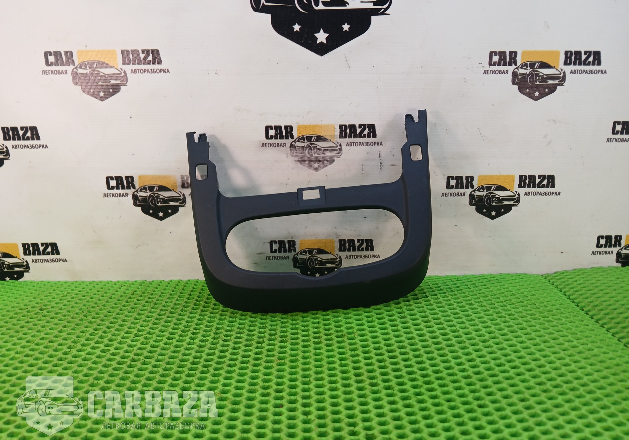 682602348R Рамка магнитолы для Renault
