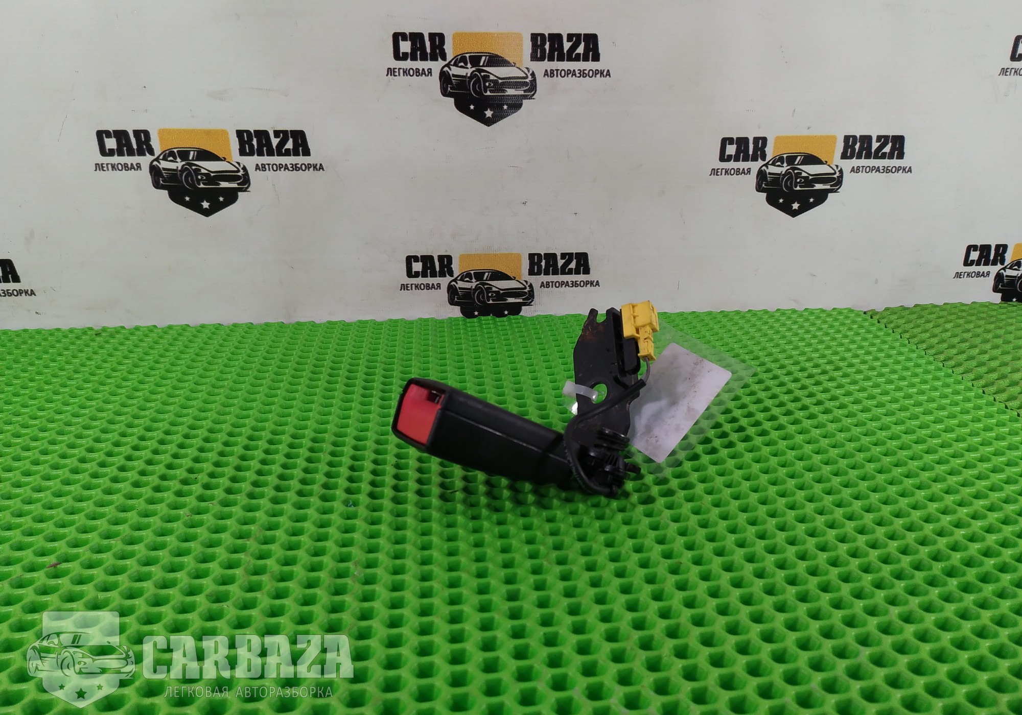 A2048601069 Замок ремня безопасности задний правый R для Mercedes-Benz C-class