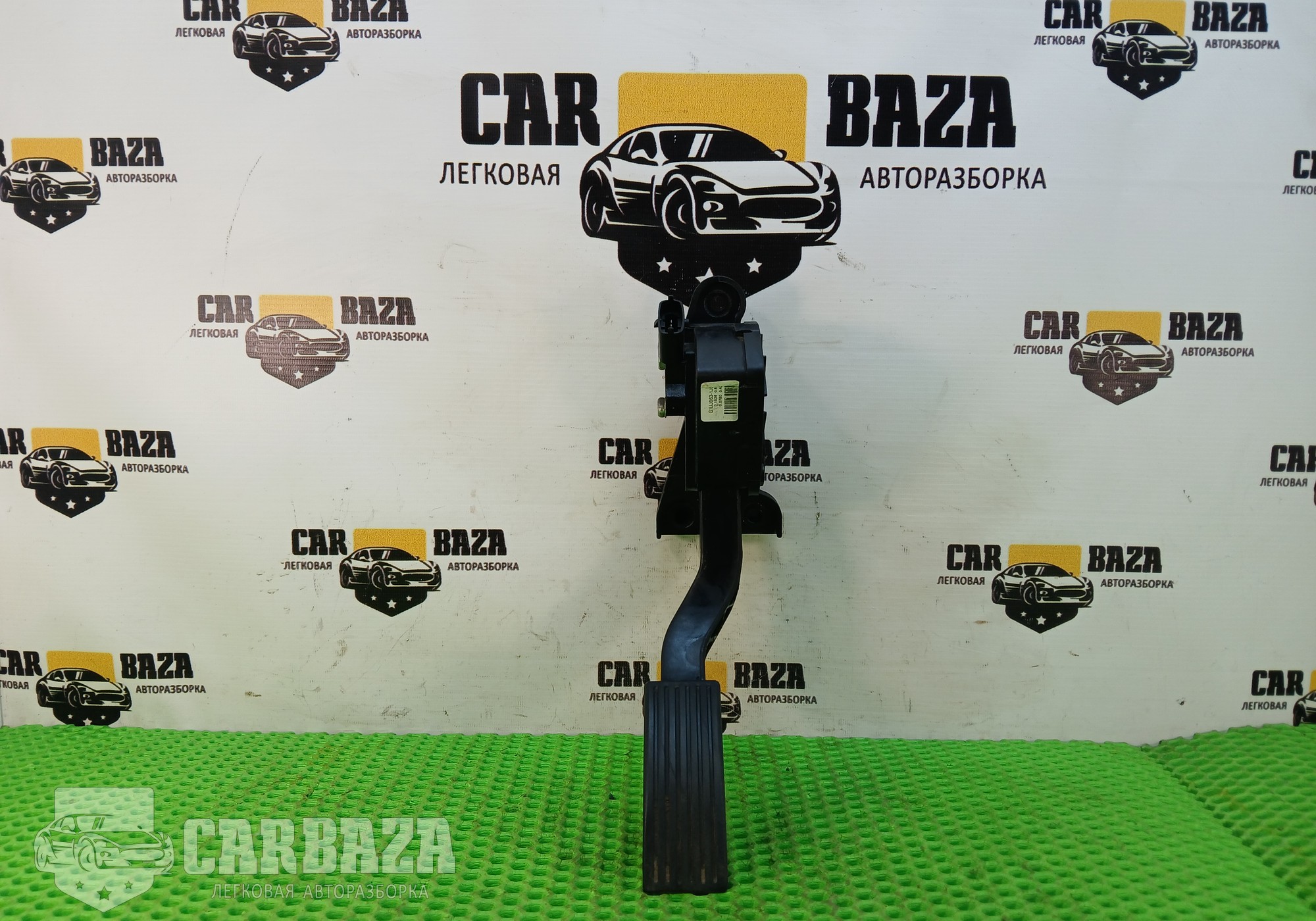 327001J600 Педаль газа
