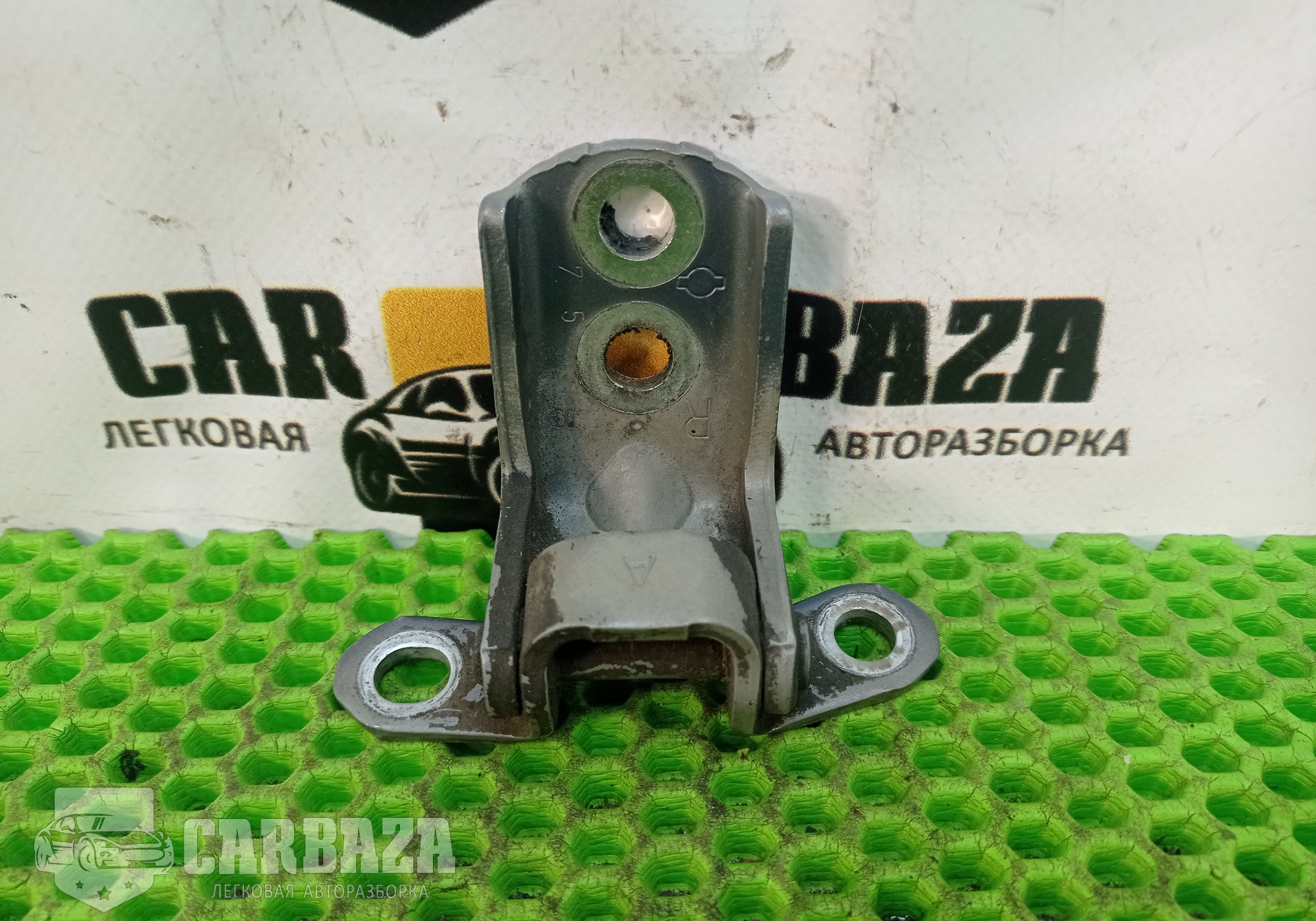 824212F030 Петля задней правой двери нижняя