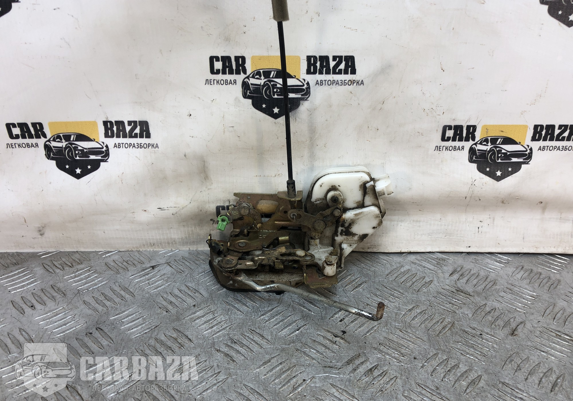 MN159236 Замок двери передней правой для Mitsubishi Outlander I (с 2002 по 2008)
